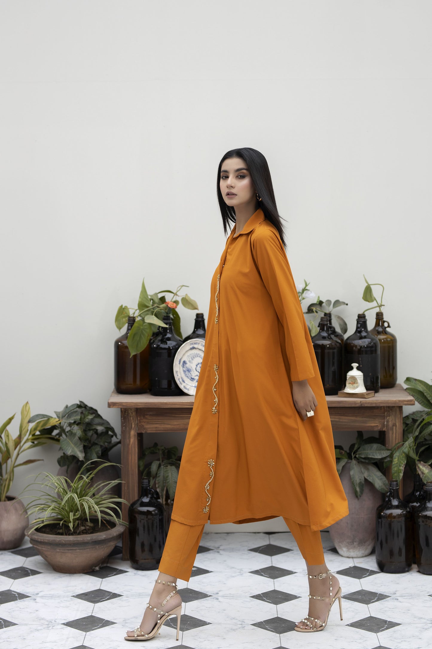 Luxury Solids by AIN LSA1