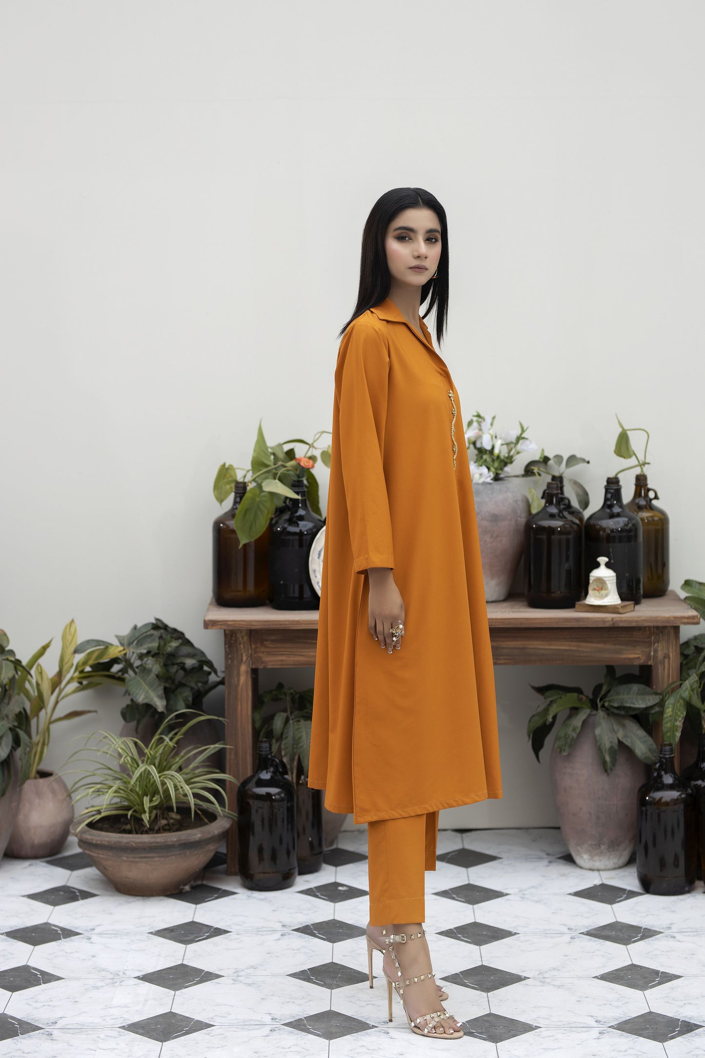Luxury Solids by AIN LSA1