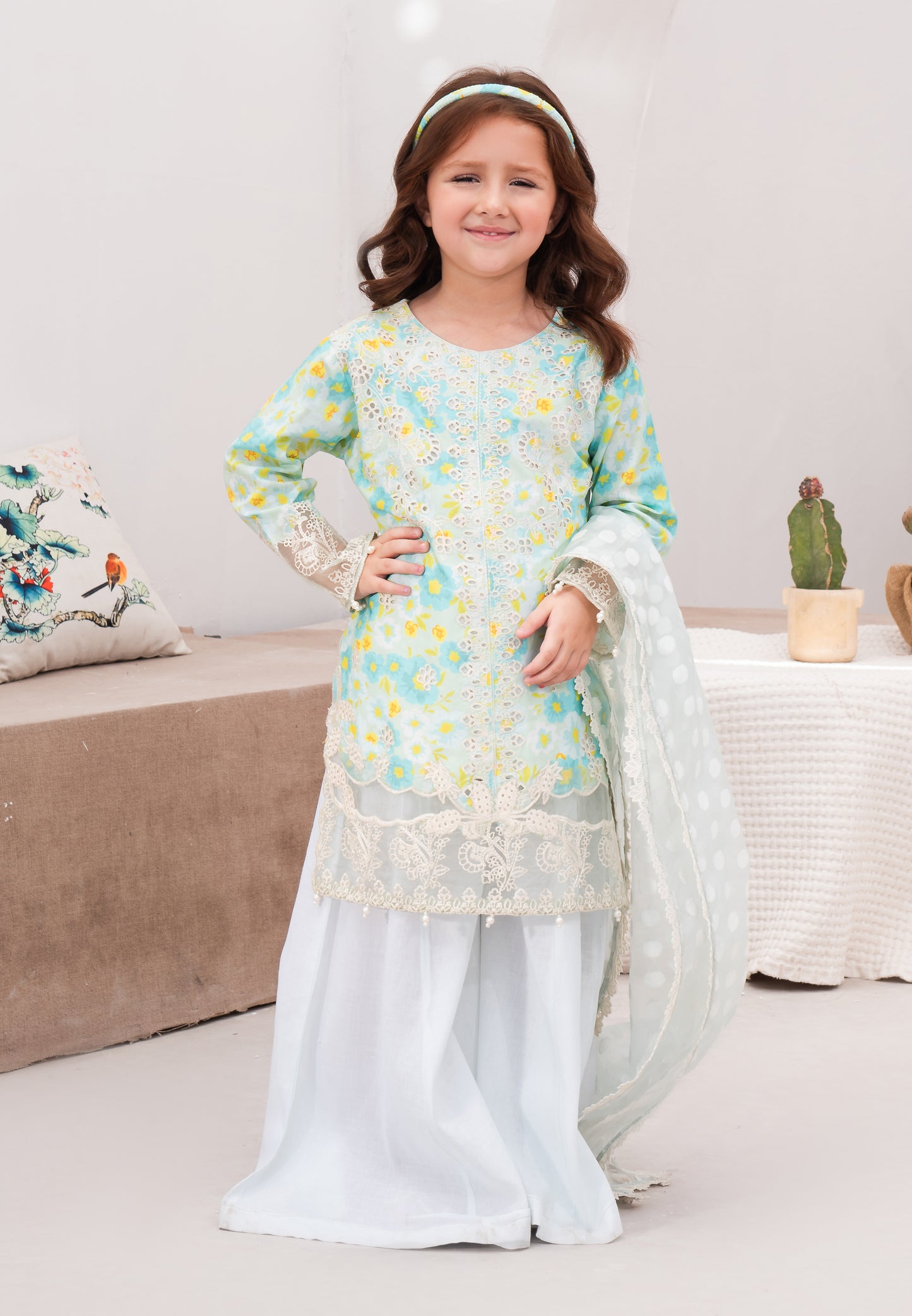 Ayeza Khan ft. Mona Eid Collection MAKG6