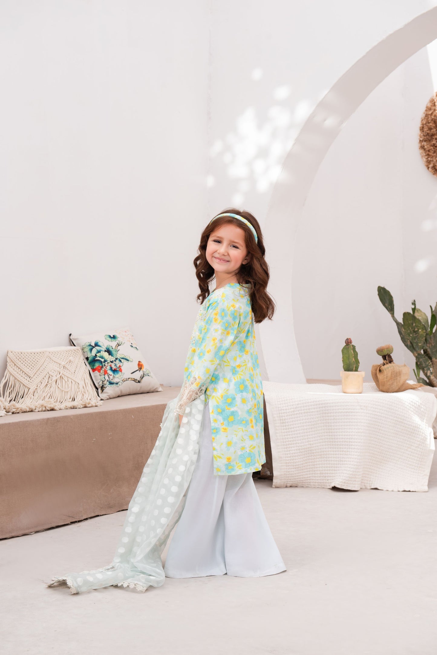 Ayeza Khan ft. Mona Eid Collection MAKG6