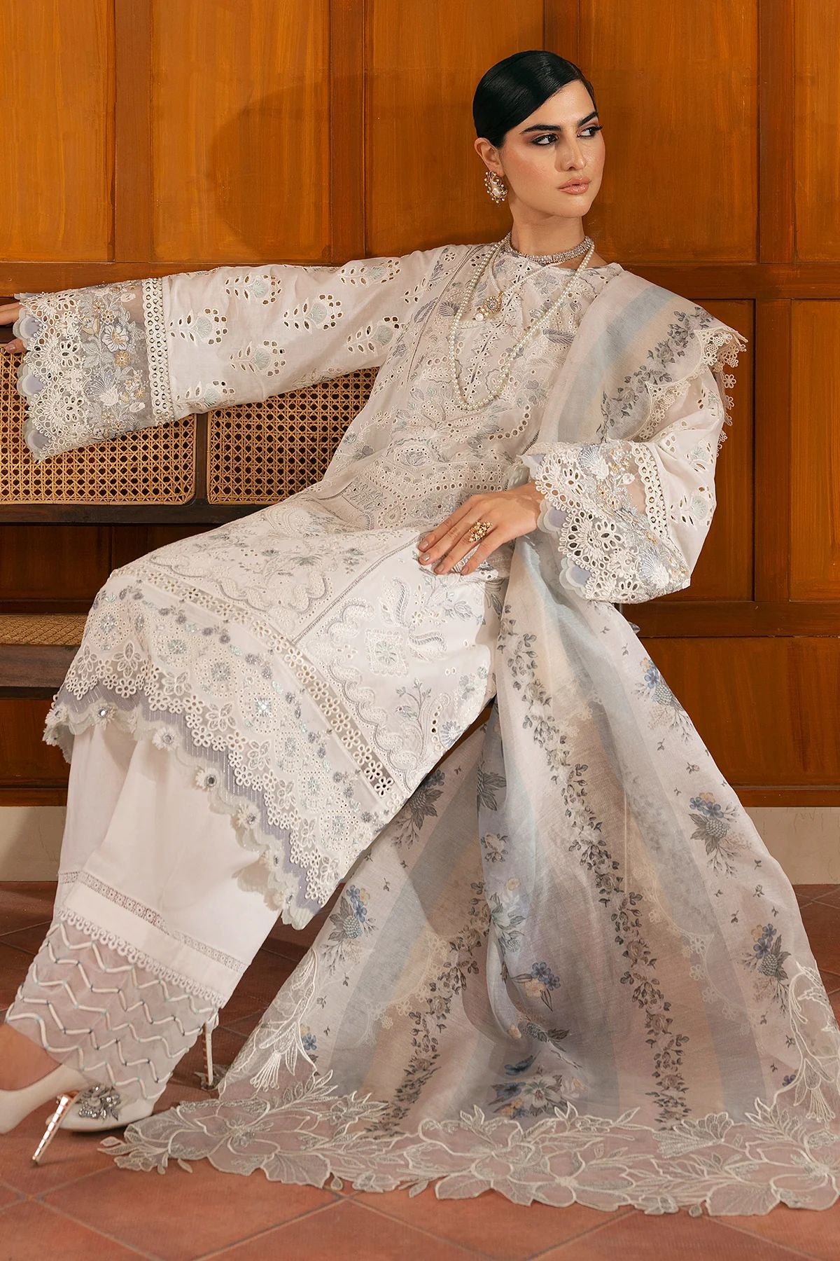 Baroque Swiss Voile Lawn 23 D01