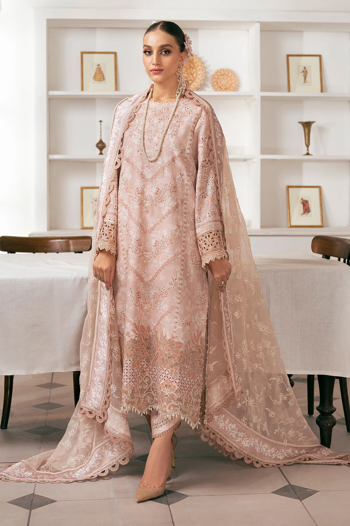 Baroque Swiss Voile Lawn 23 D03