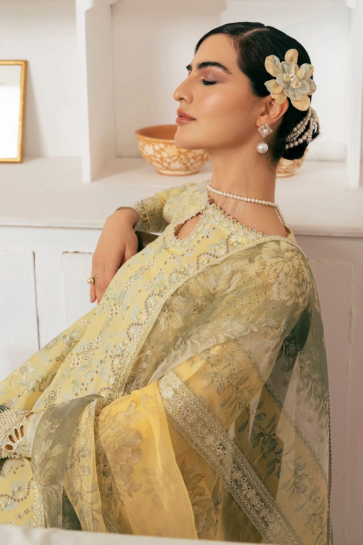 Baroque Swiss Voile Lawn 23 D04