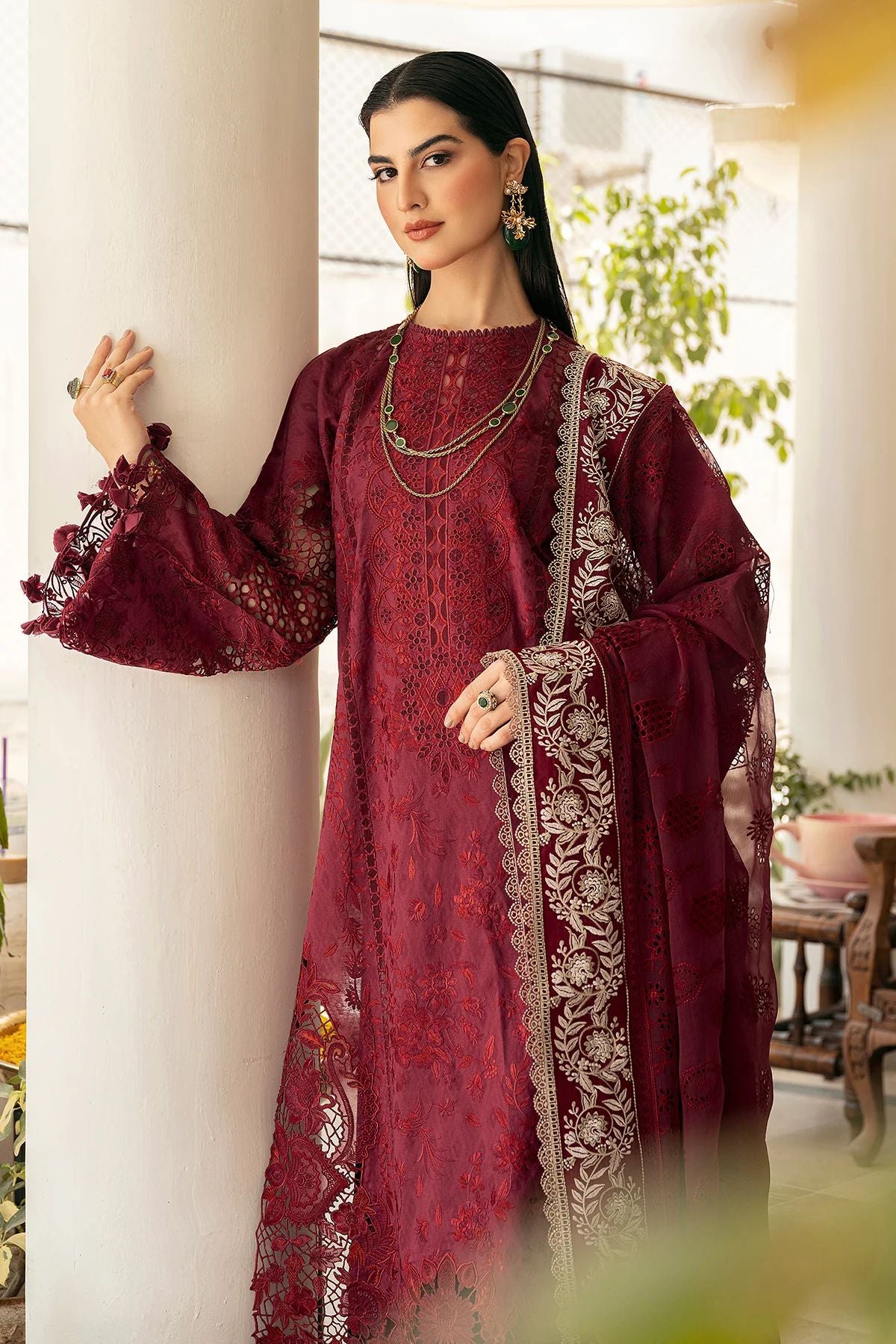 Baroque Swiss Voile Lawn 23 D05