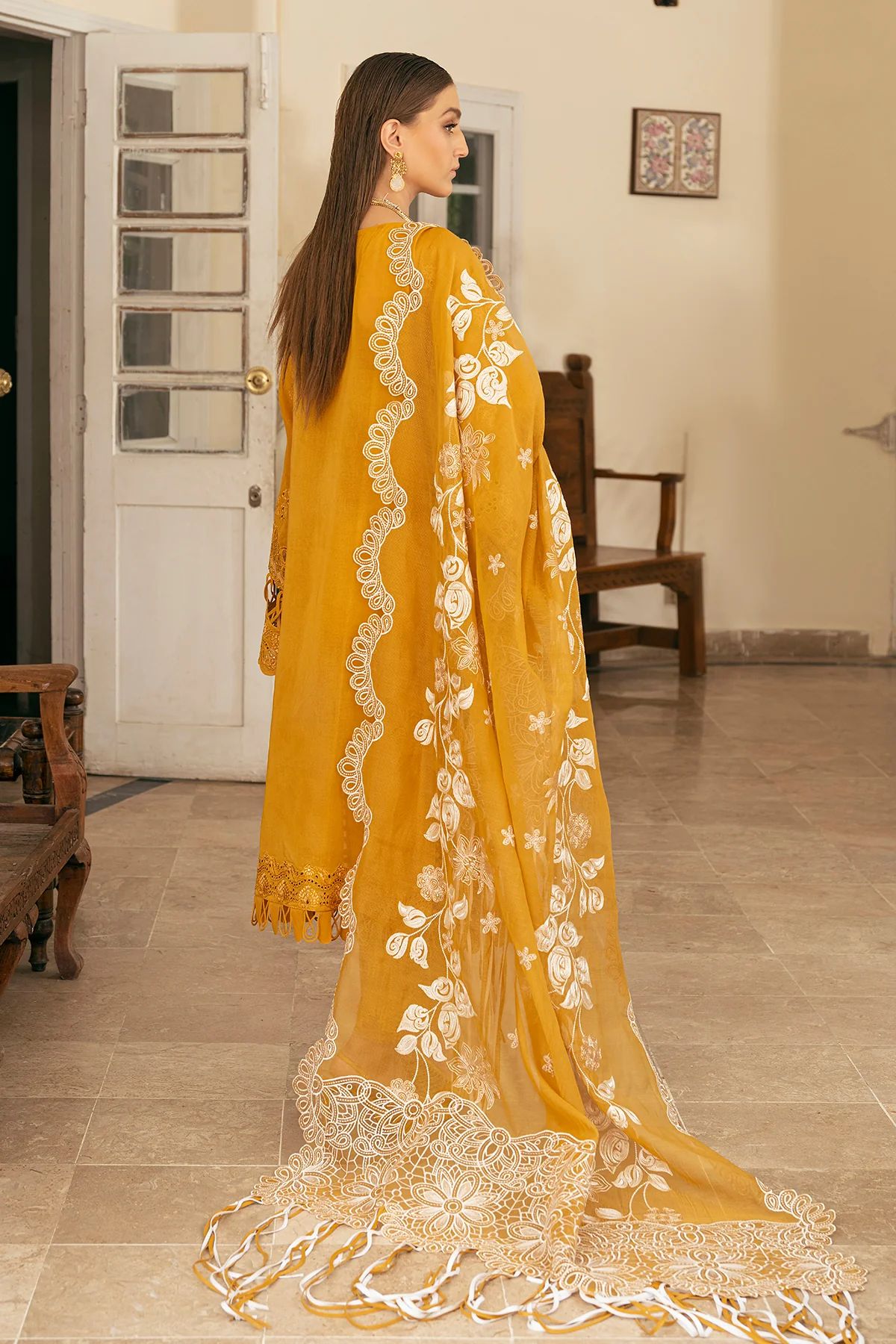 Baroque Swiss Voile Lawn 23 D06