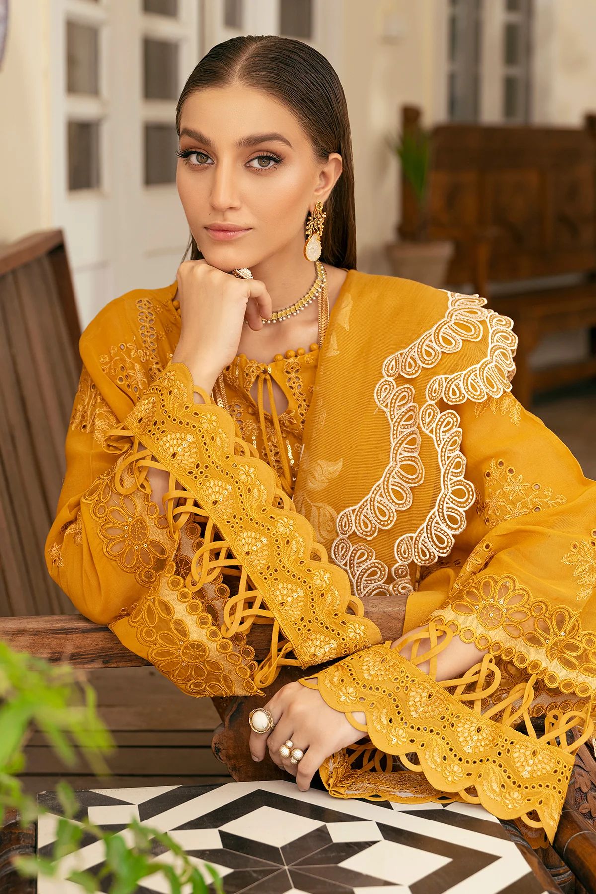 Baroque Swiss Voile Lawn 23 D06