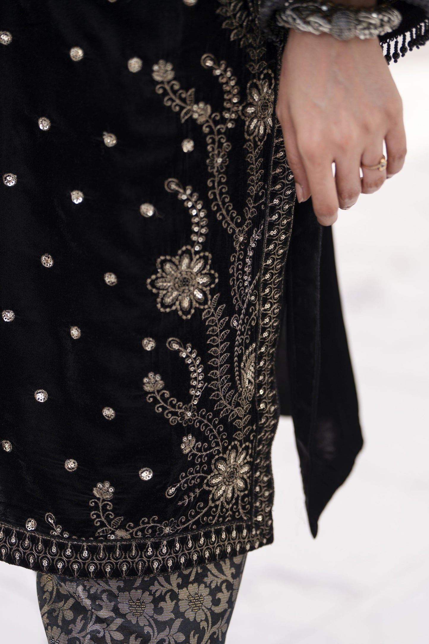 Makhmal by Gul Warun Black 3pc Velvet Embroidered Suit MBG6