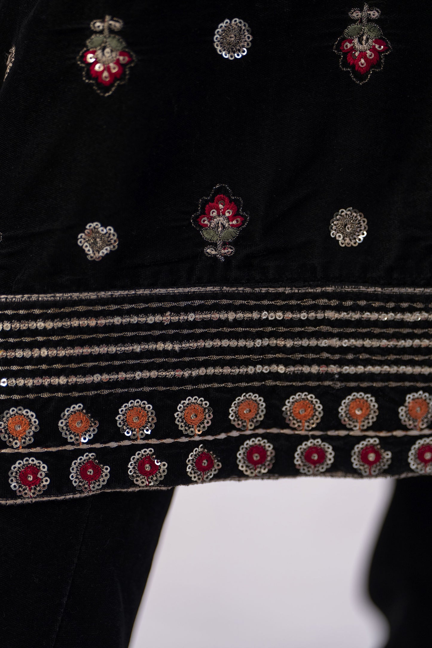 Makhmal by Gul Warun Black 3pc Velvet Embroidered Suit MBG1