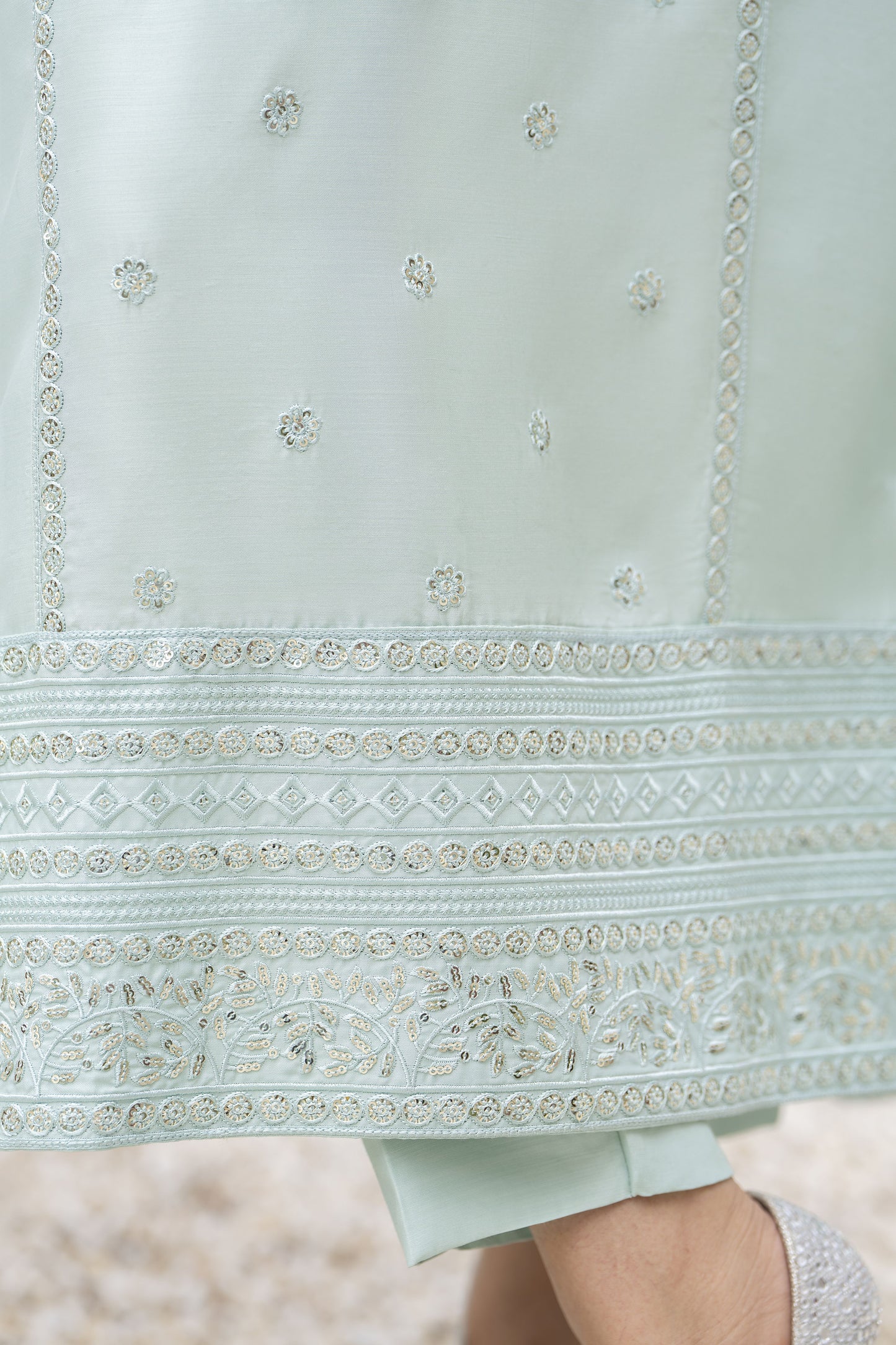 Zareen by Gul Warun 3pc Viscose Embroidered Suit – ZGW2