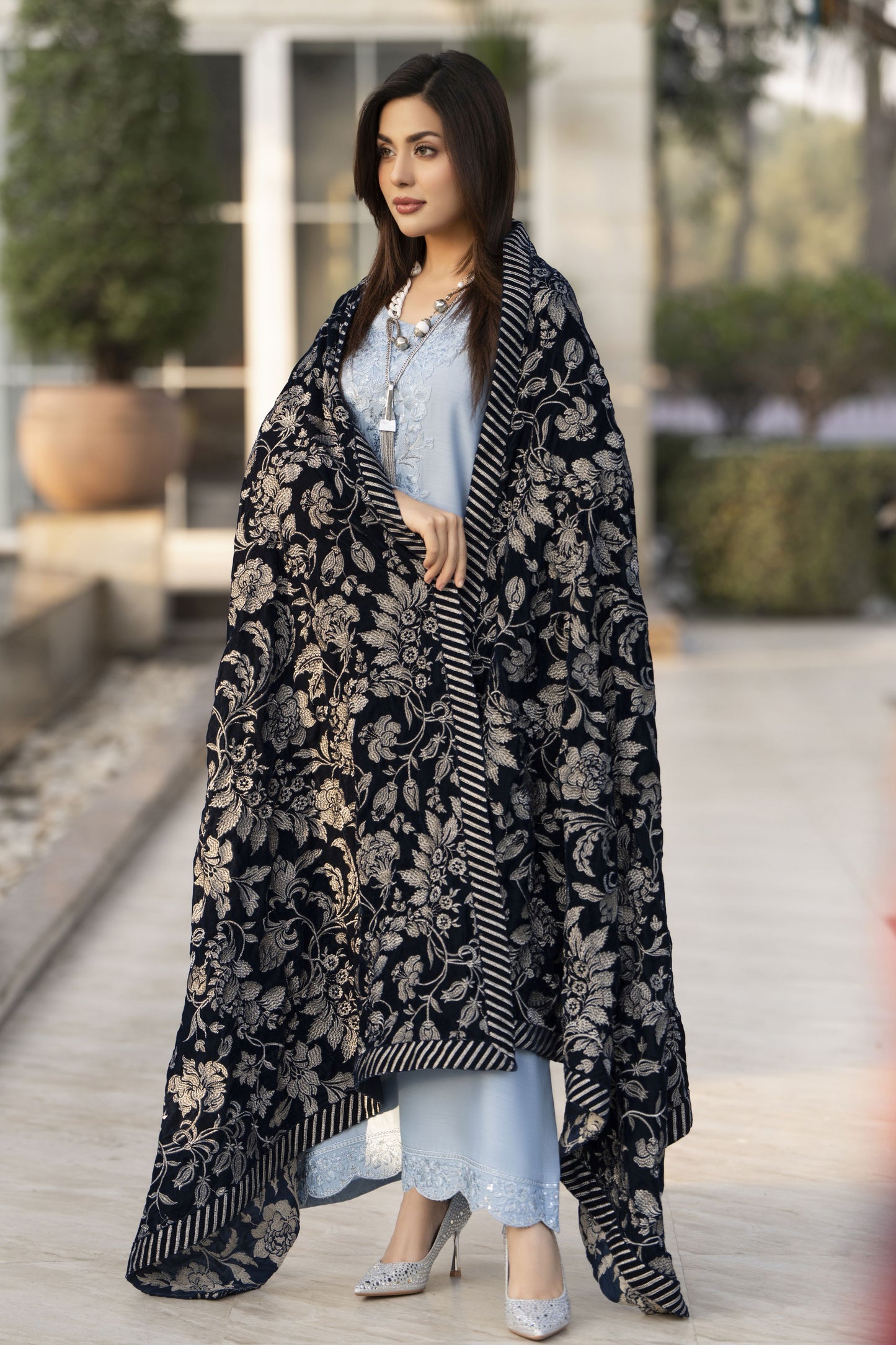 Luxury Embroidered Velvet Shawl for Women – Zinc VS6