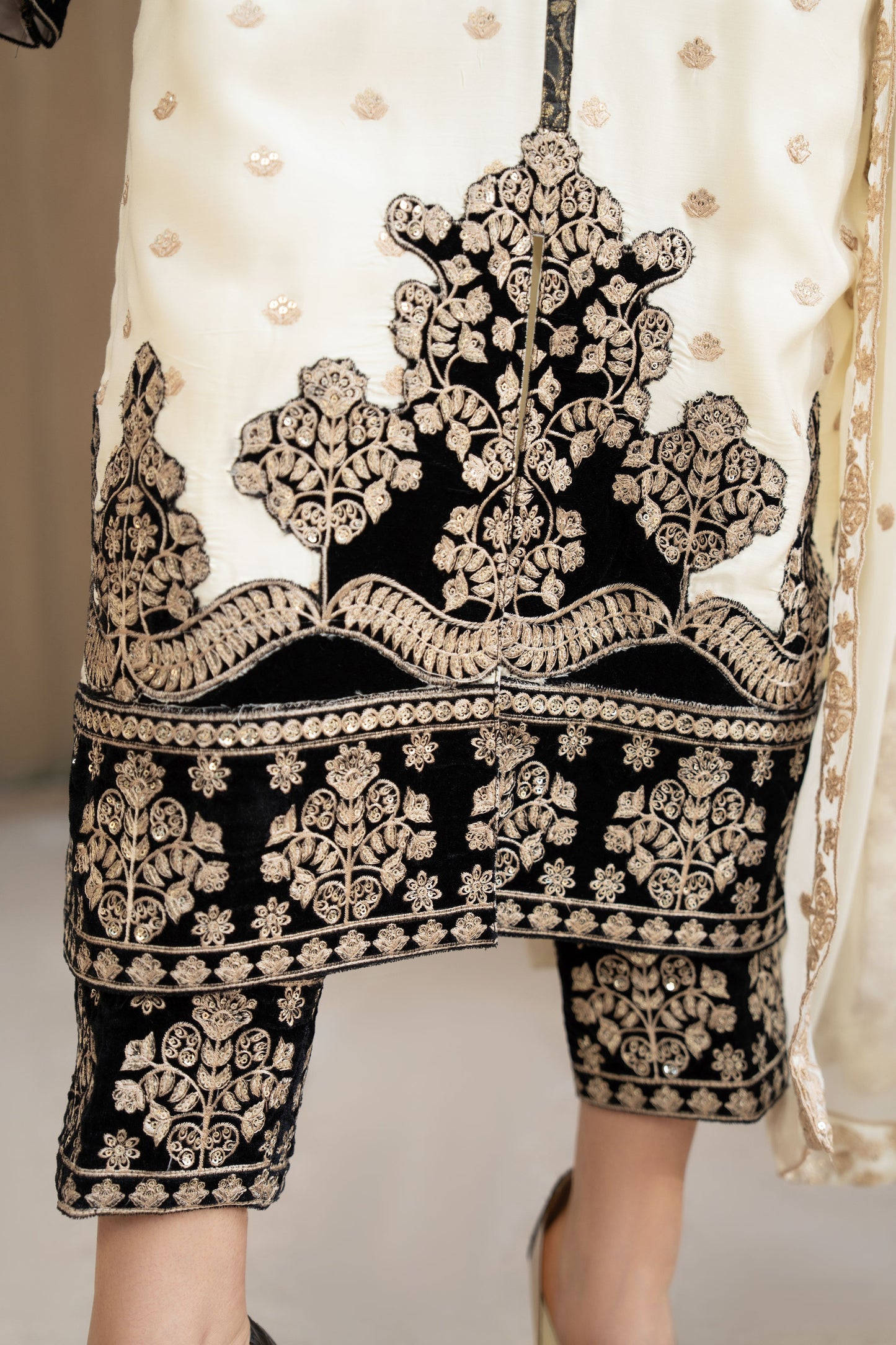 ZZ8 Zimal Zephira Ivory & Black Velvet Embroidered 3pc Suit