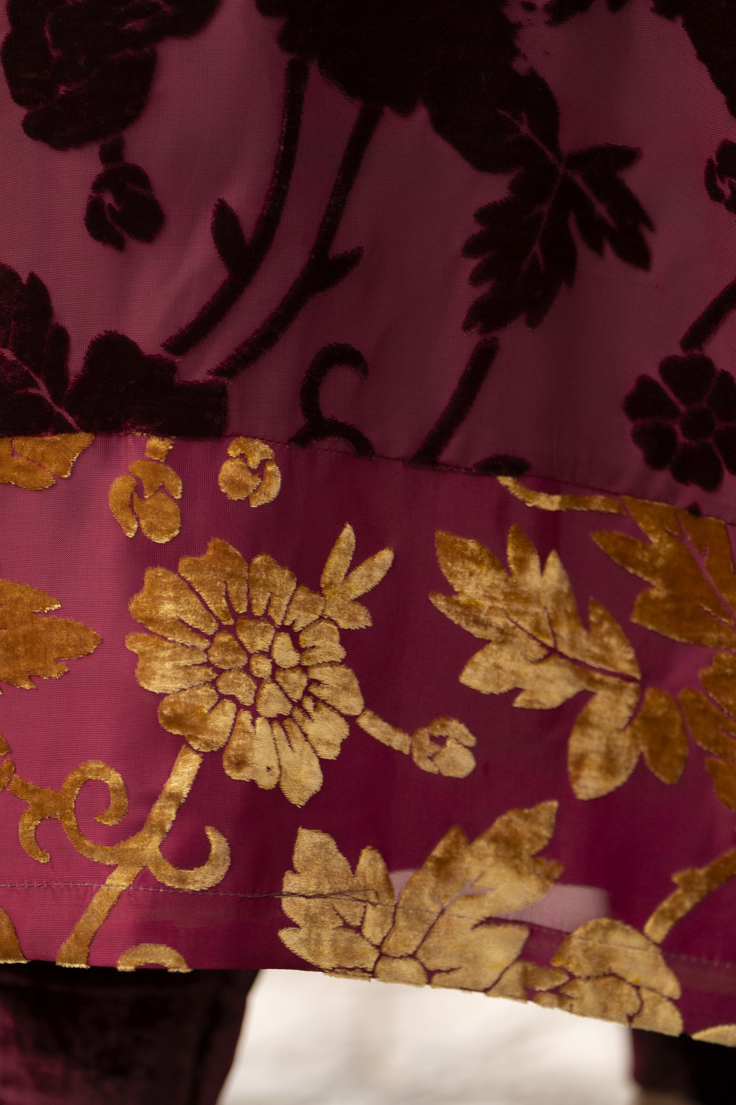 French Velvet Ready to Wear 3pc Suit with Palachi Shawl – Gul Warun FNG1