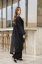 Threaded Grace Silk Karandi by Gul Warun – Black Embellished 3pc Suit TGS8