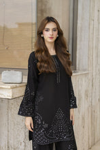 Threaded Grace Silk Karandi by Gul Warun – Black Embellished 3pc Suit TGS8