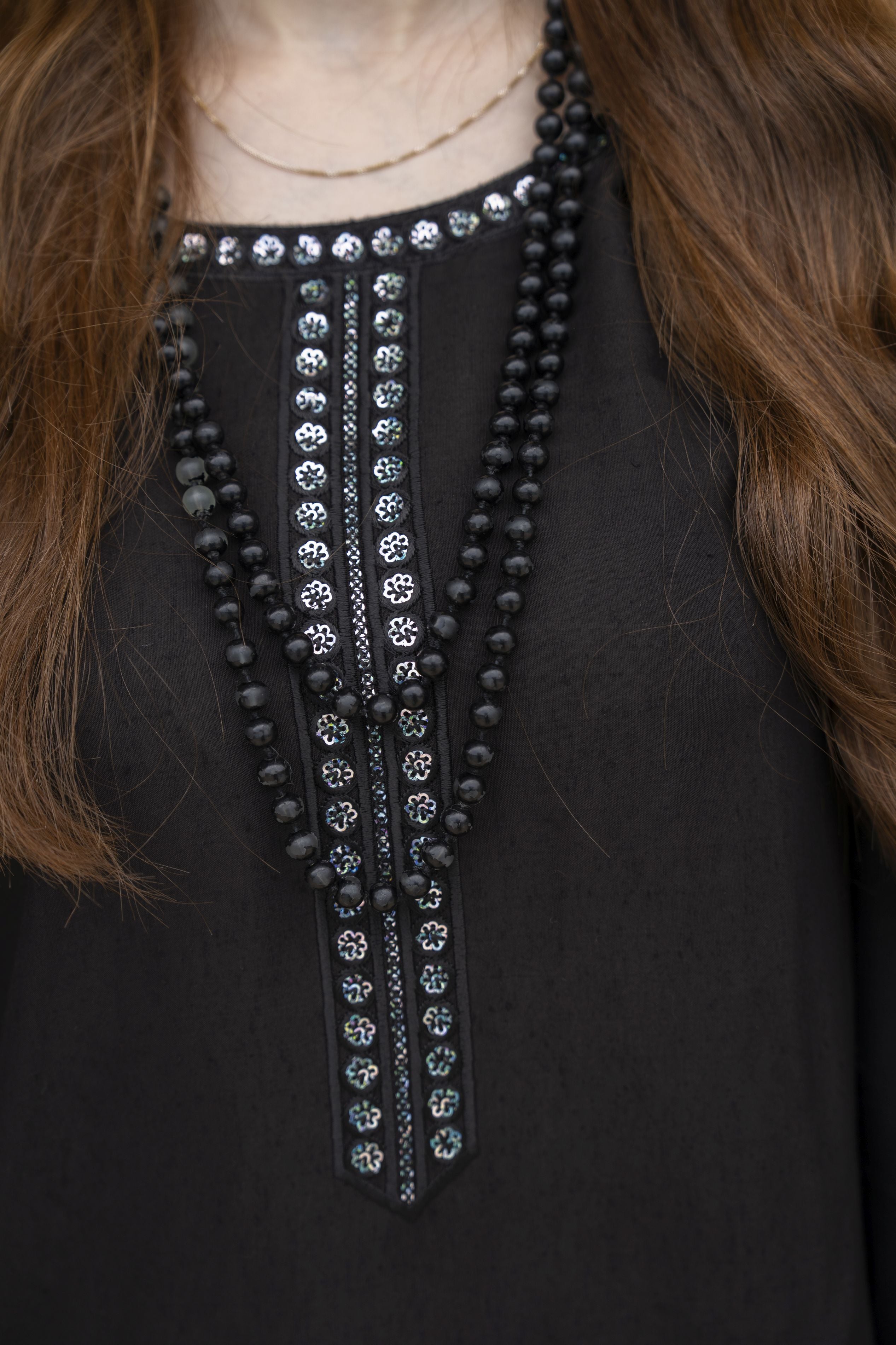 Threaded Grace Silk Karandi by Gul Warun – Black Embellished 3pc Suit TGS8