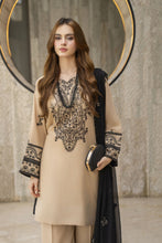 Threaded Grace Silk Karandi by Gul Warun – Beige & Black Embroidered 3pc Suit TGS3