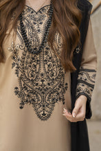 Threaded Grace Silk Karandi by Gul Warun – Beige & Black Embroidered 3pc Suit TGS3