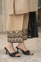 Threaded Grace Silk Karandi by Gul Warun – Beige & Black Embroidered 3pc Suit TGS3