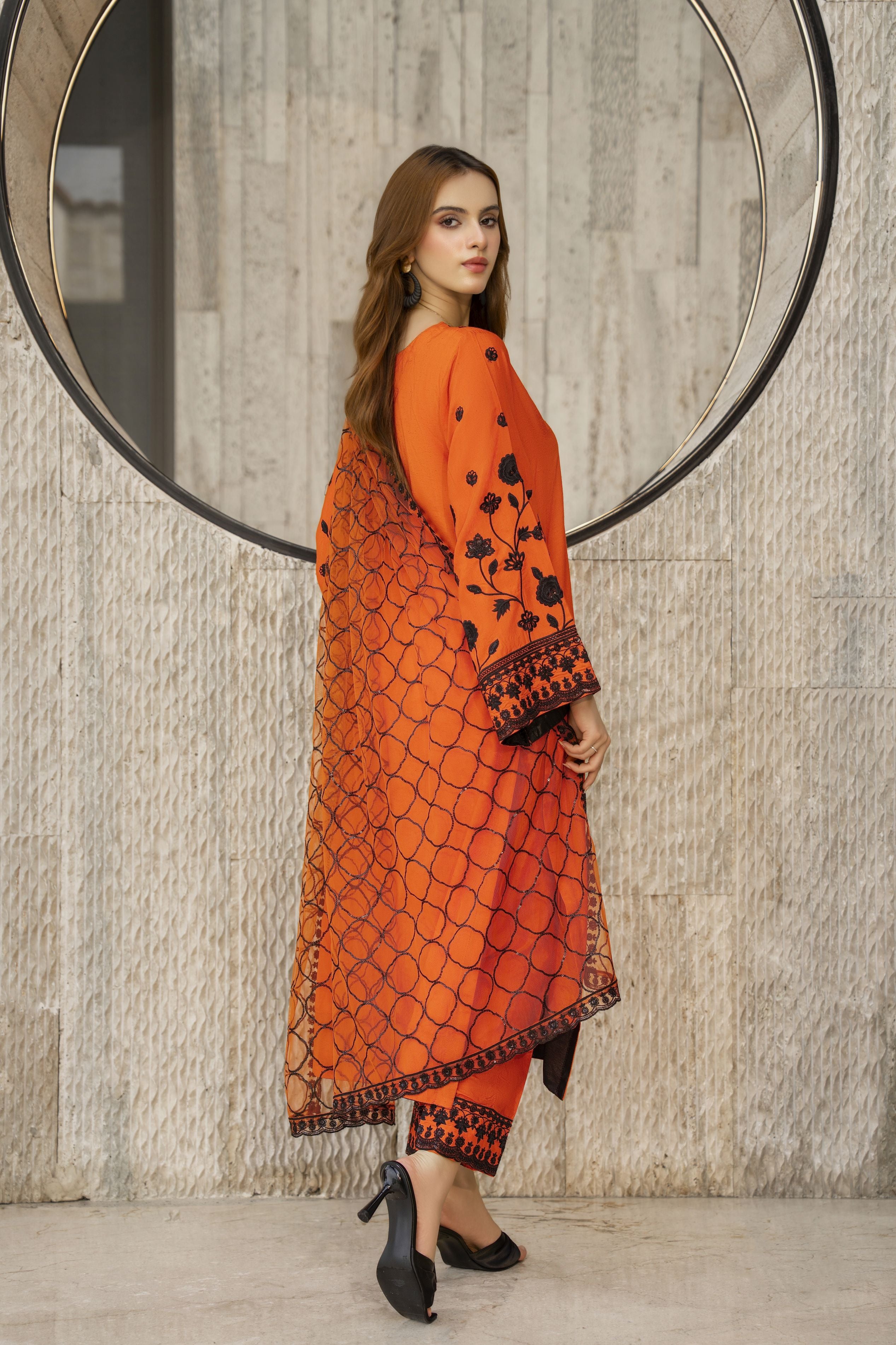Threaded Grace Silk Karandi by Gul Warun – Fiery Orange Embroidered 3pc Suit TGS4