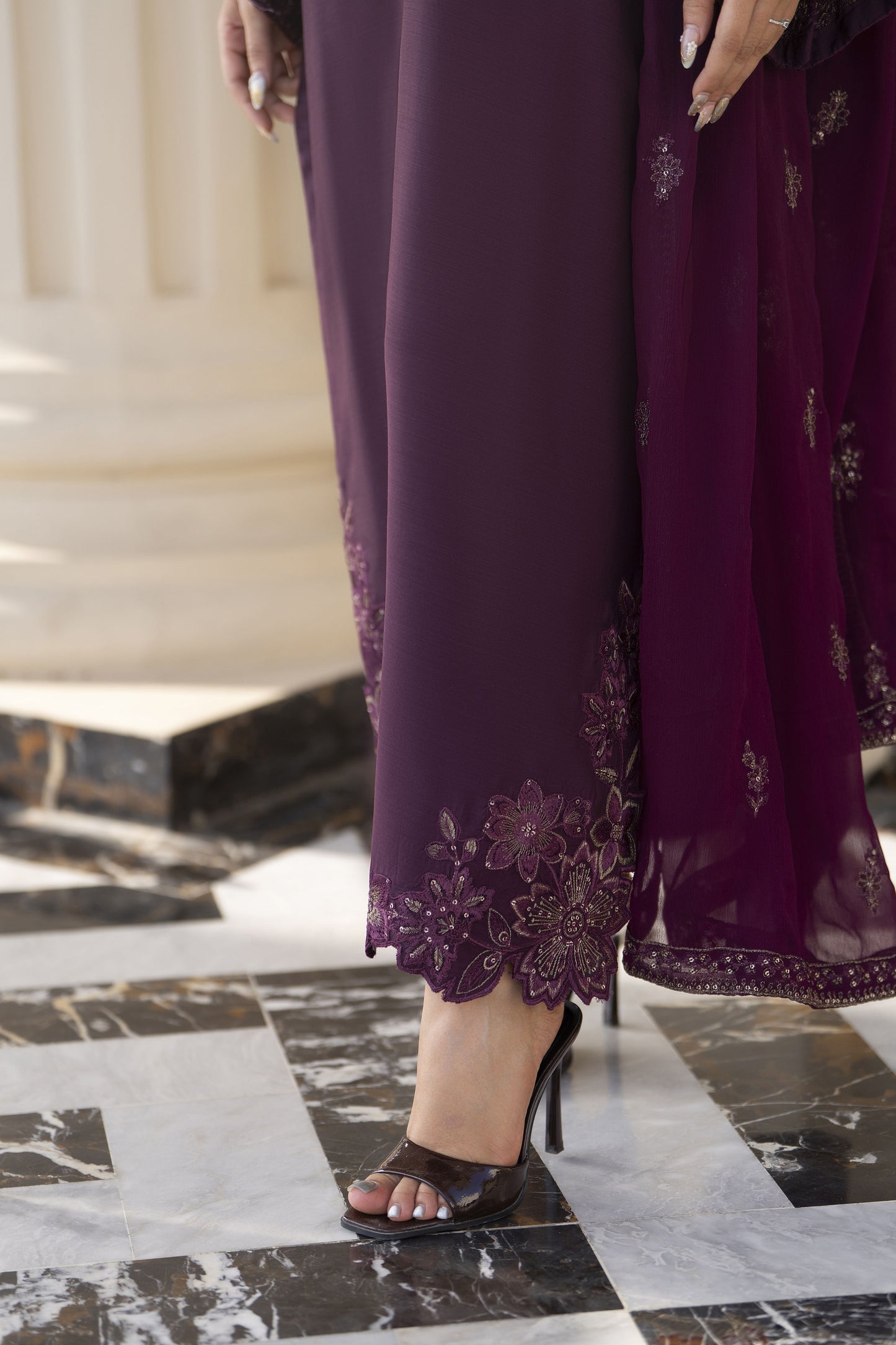 Aabpara Afsana 3pc Embroidered Viscose Winter Ready-to-Wear Suit – AAF9