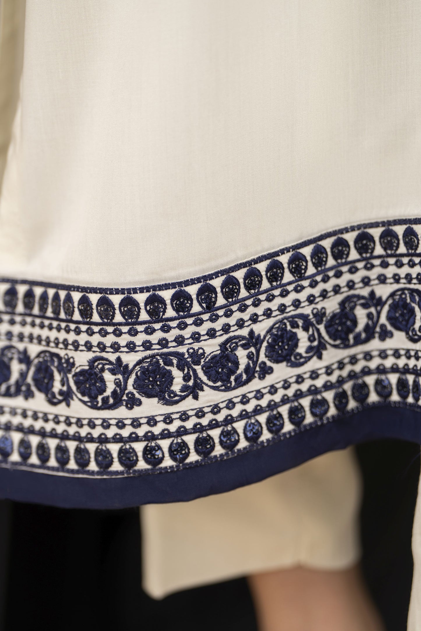 Ivory Blue Embroidered 3pc Linen Pakistani Dress – Linen Aura by Miski LAM6