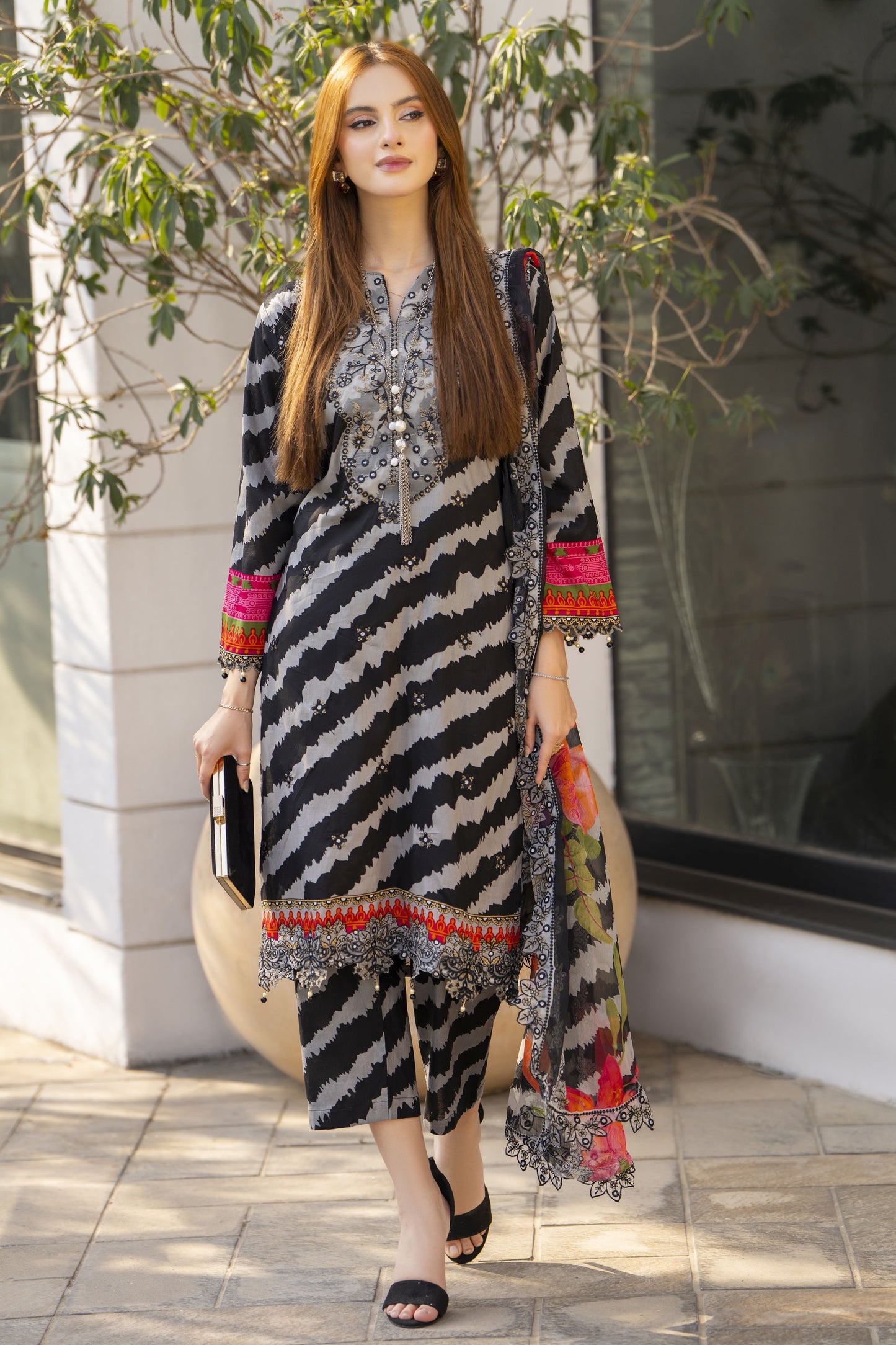 Sakeena Summer Ease – Black Lawn 3pc Dress with Embroidered Chiffon Dupatta SSE6