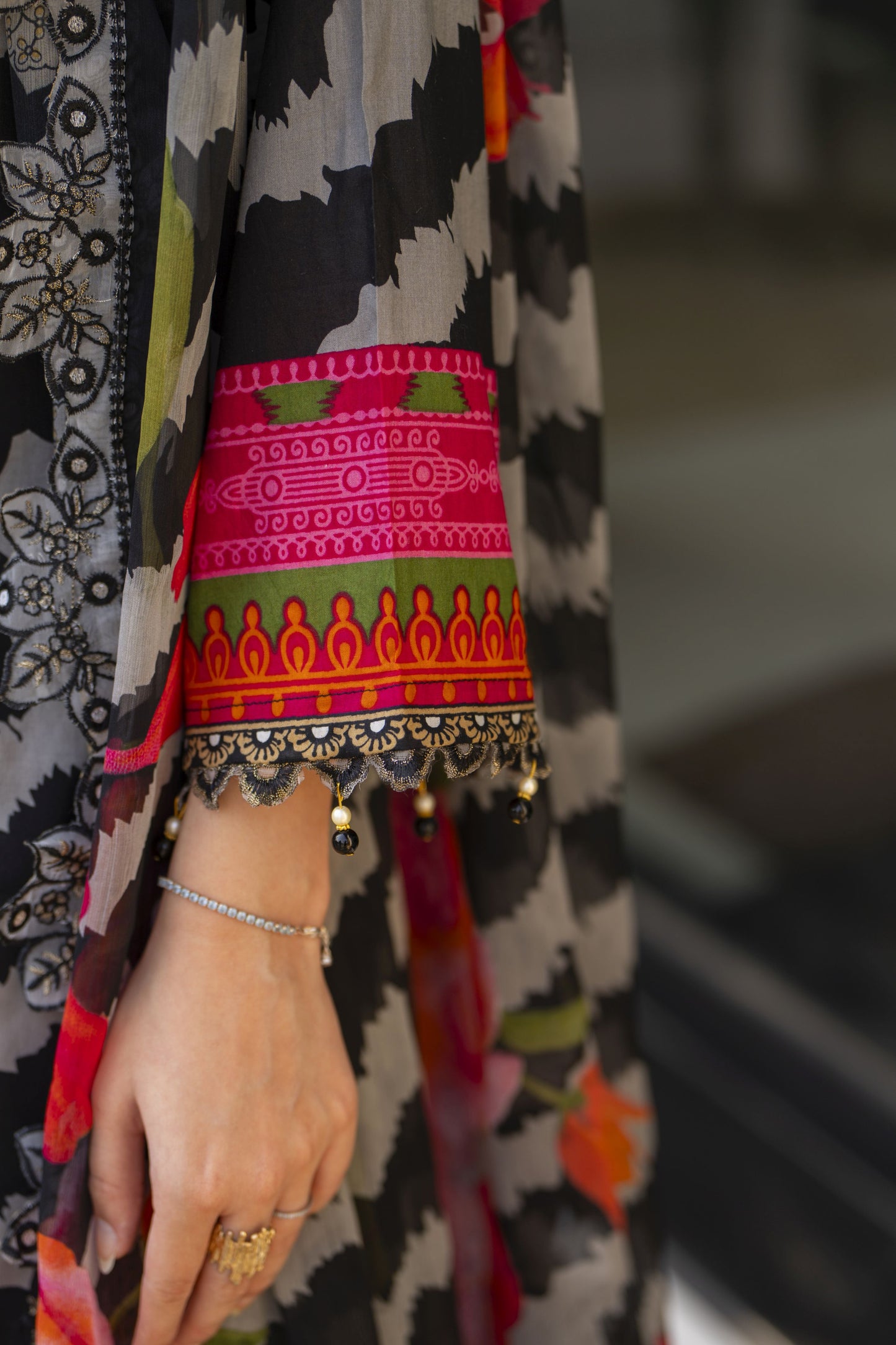Sakeena Summer Ease – Black Lawn 3pc Dress with Embroidered Chiffon Dupatta SSE6