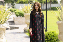 Modern Muse by Arwah – 3pc Printed & Chikankari Embroidered Grip Suit MMB6