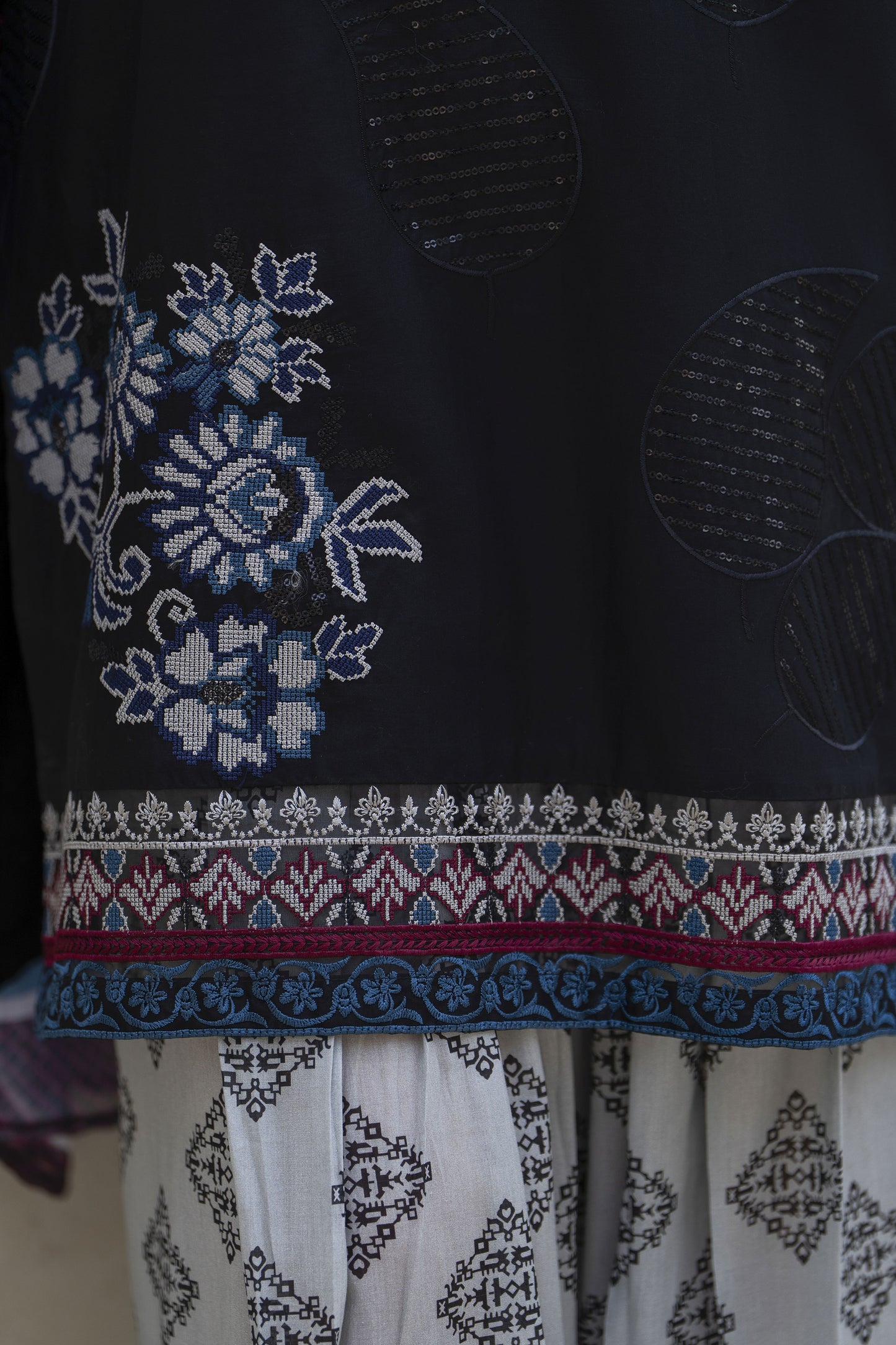 Gul Warun 3pc Cross-Stitch Embroidered Cotton Suit with Farshi Shalwar – AMG3