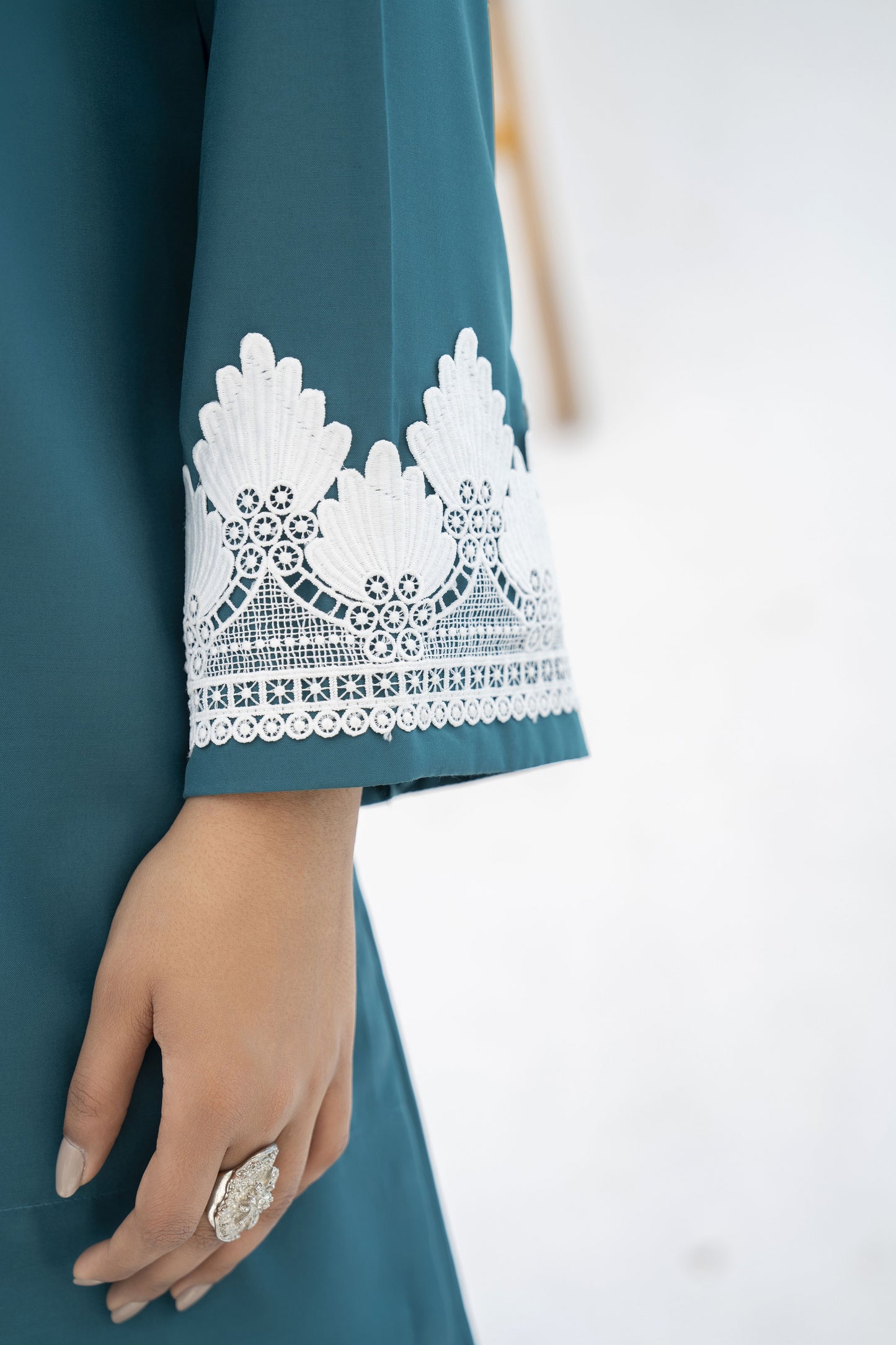 Aabpara’s Timeless Farshi Charm – FTA10