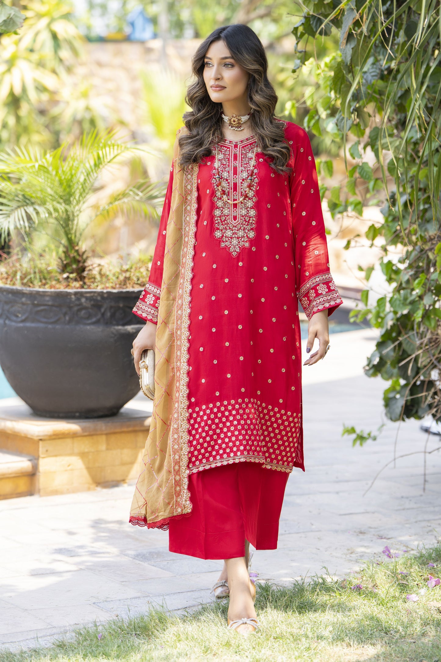 Radiant Red Embroidered 3pc Raw Silk Suit – Roshni1 by Gul Warun