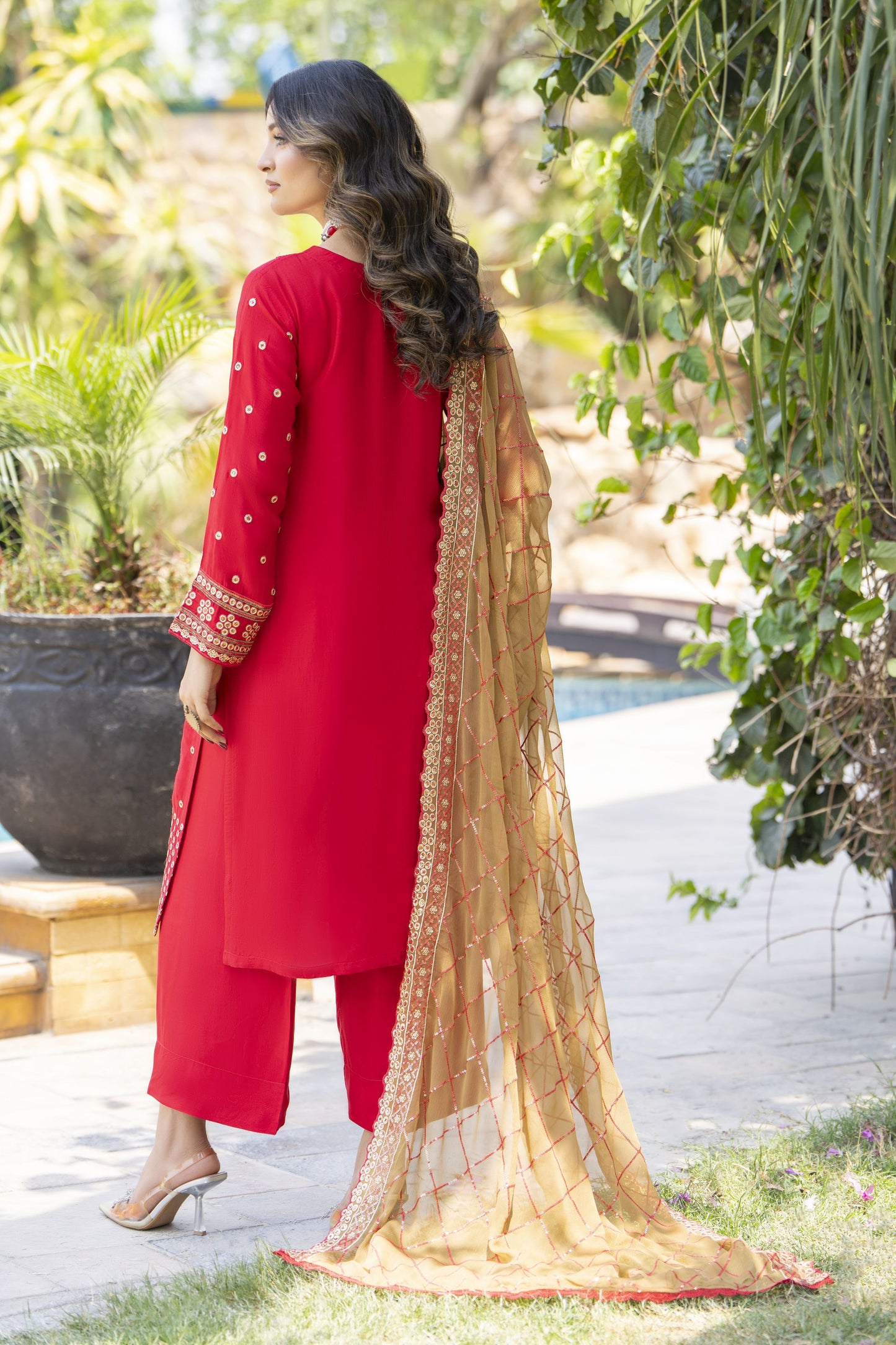 Radiant Red Embroidered 3pc Raw Silk Suit – Roshni1 by Gul Warun
