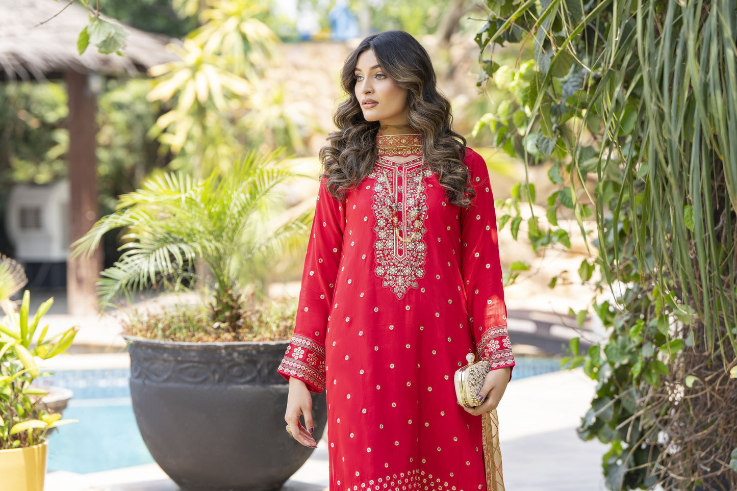 Radiant Red Embroidered 3pc Raw Silk Suit – Roshni1 by Gul Warun