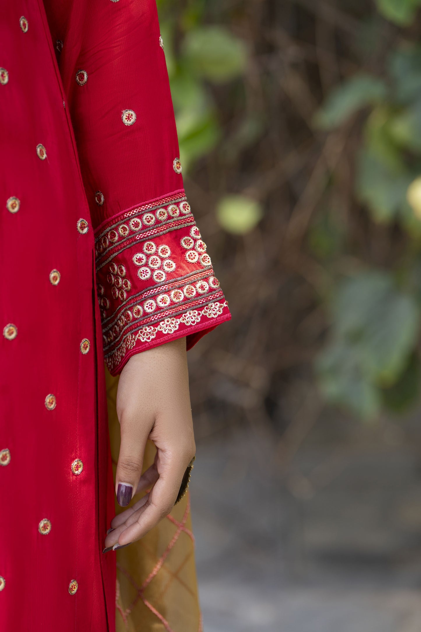 Radiant Red Embroidered 3pc Raw Silk Suit – Roshni1 by Gul Warun
