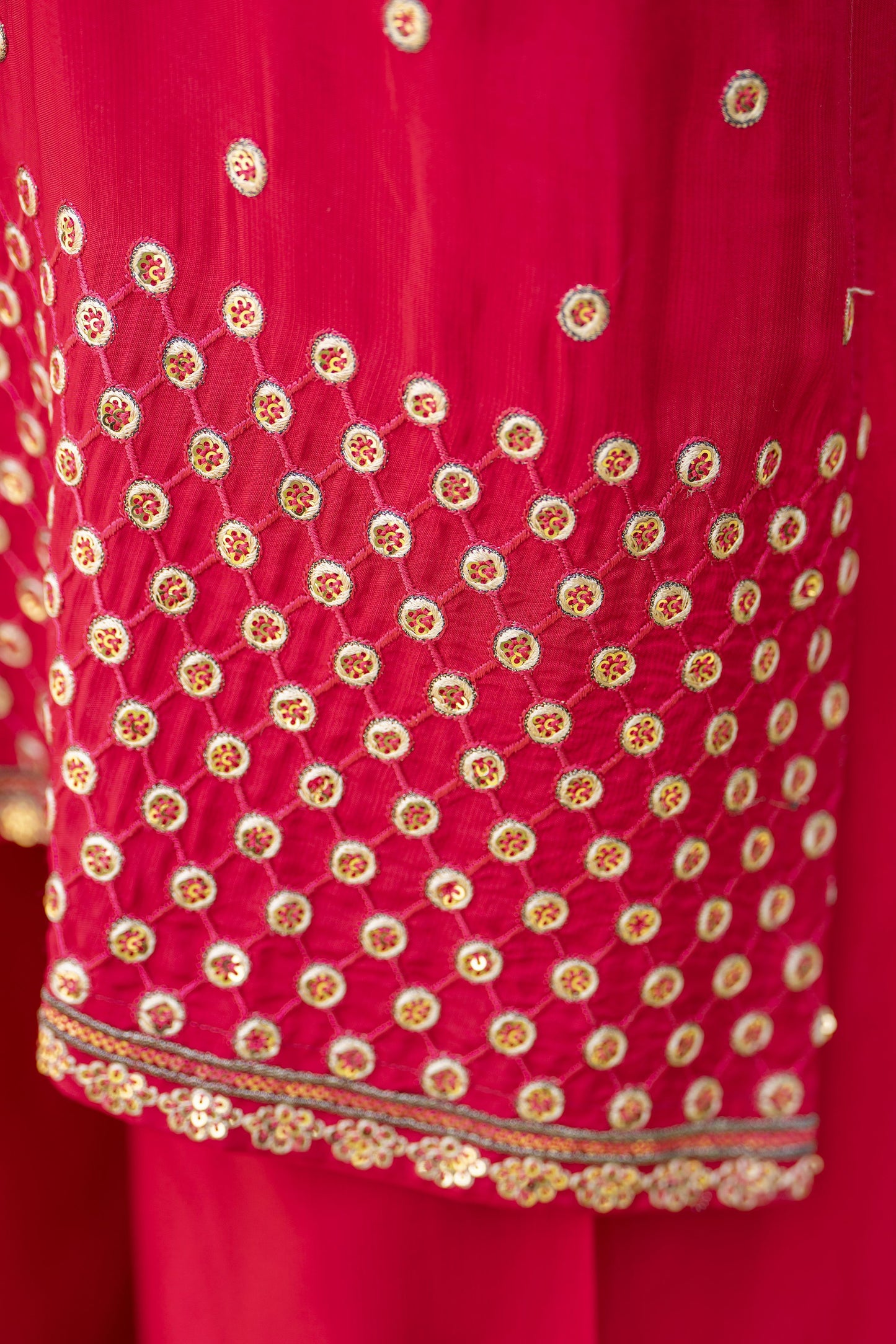 Radiant Red Embroidered 3pc Raw Silk Suit – Roshni1 by Gul Warun