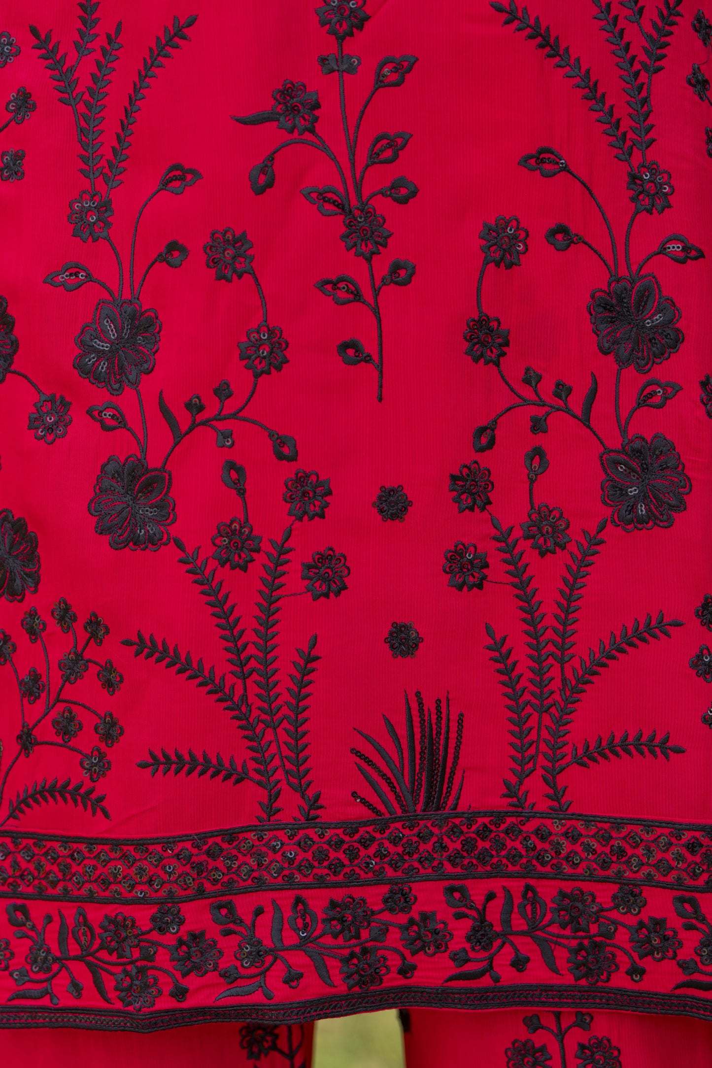 Deep Pink & Black Embroidered 3pc Raw Silk Suit – Roshni3 by Gul Warun