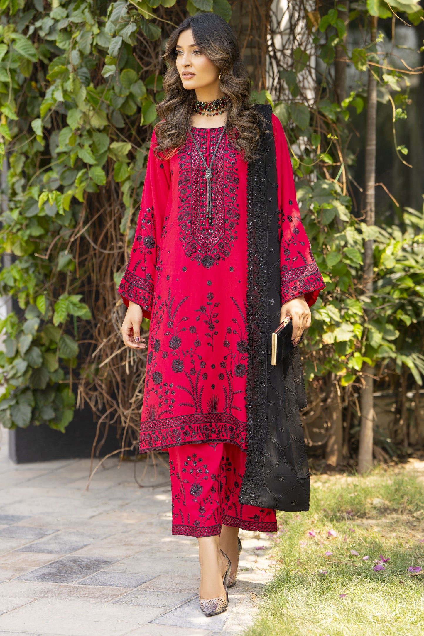 Deep Pink & Black Embroidered 3pc Raw Silk Suit – Roshni3 by Gul Warun