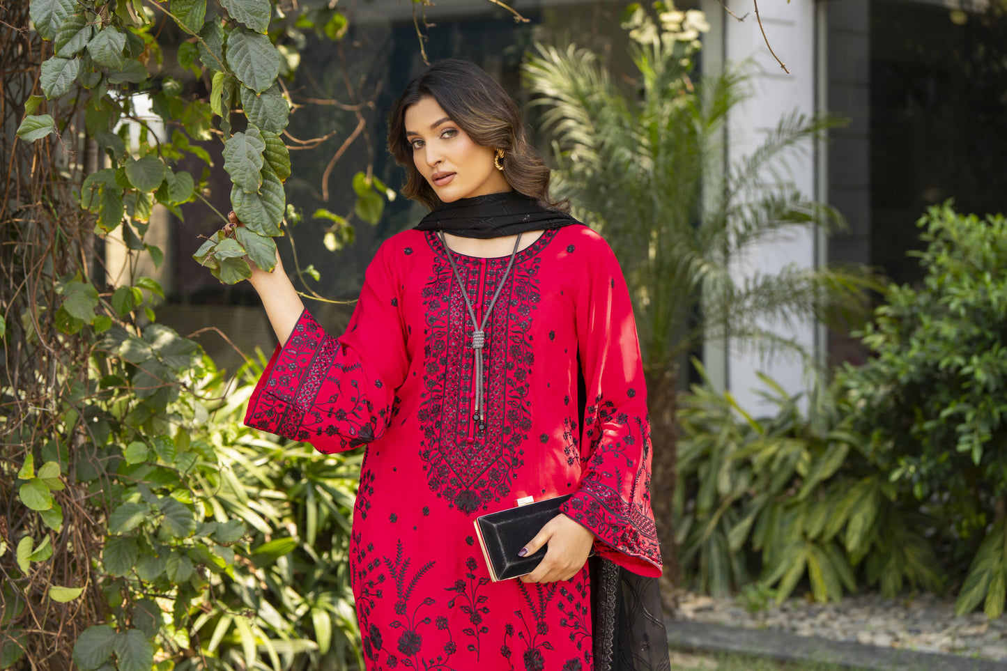 Deep Pink & Black Embroidered 3pc Raw Silk Suit – Roshni3 by Gul Warun