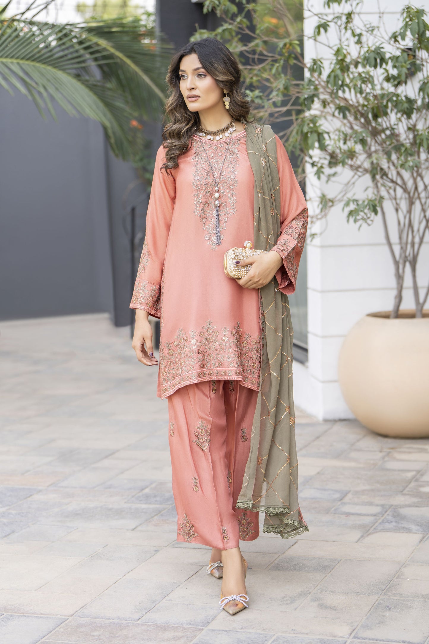 Peach Blush Embroidered 3pc Raw Silk Suit with Green Dupatta – Roshni5 by Gul Warun