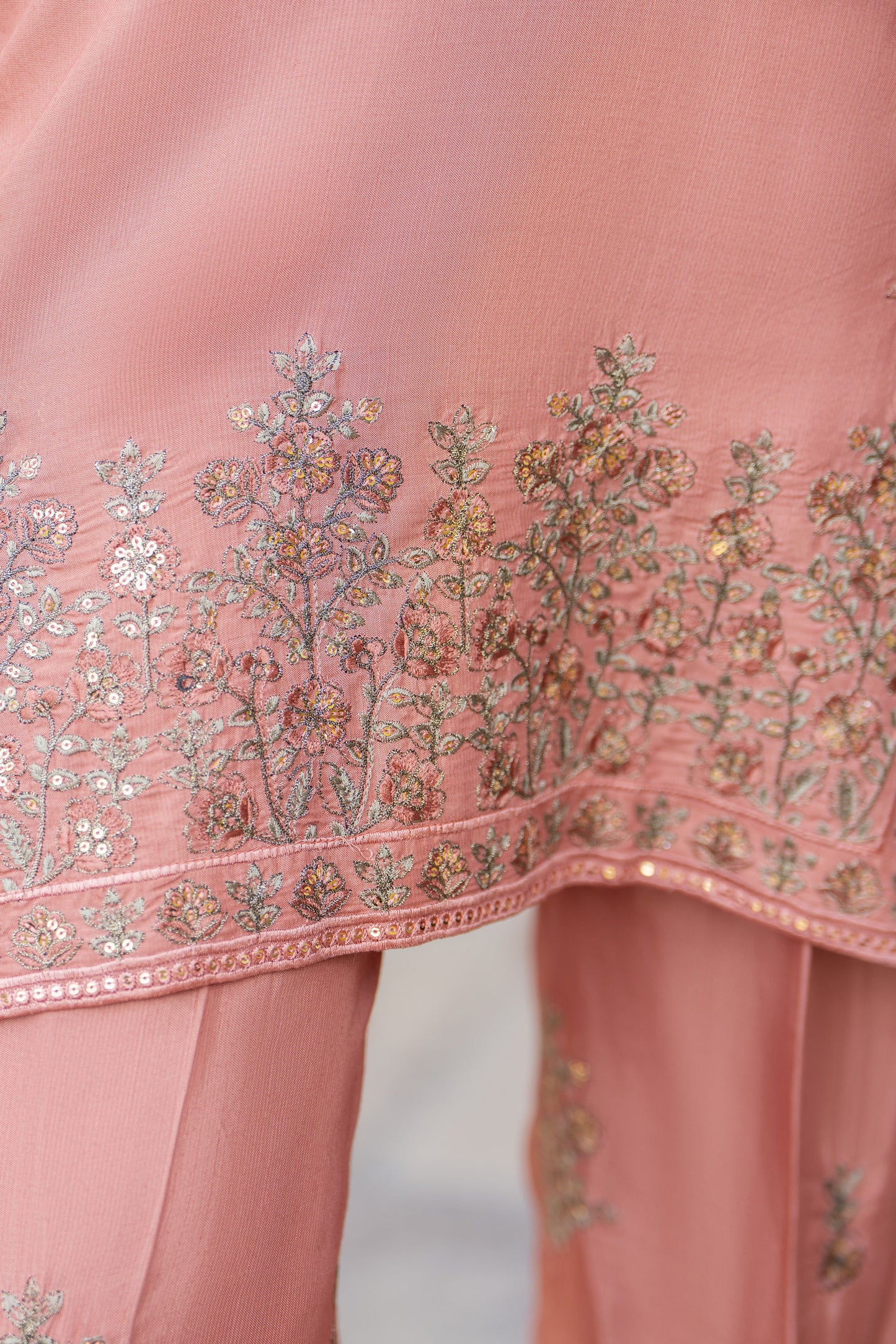 Peach Blush Embroidered 3pc Raw Silk Suit with Green Dupatta – Roshni5 by Gul Warun