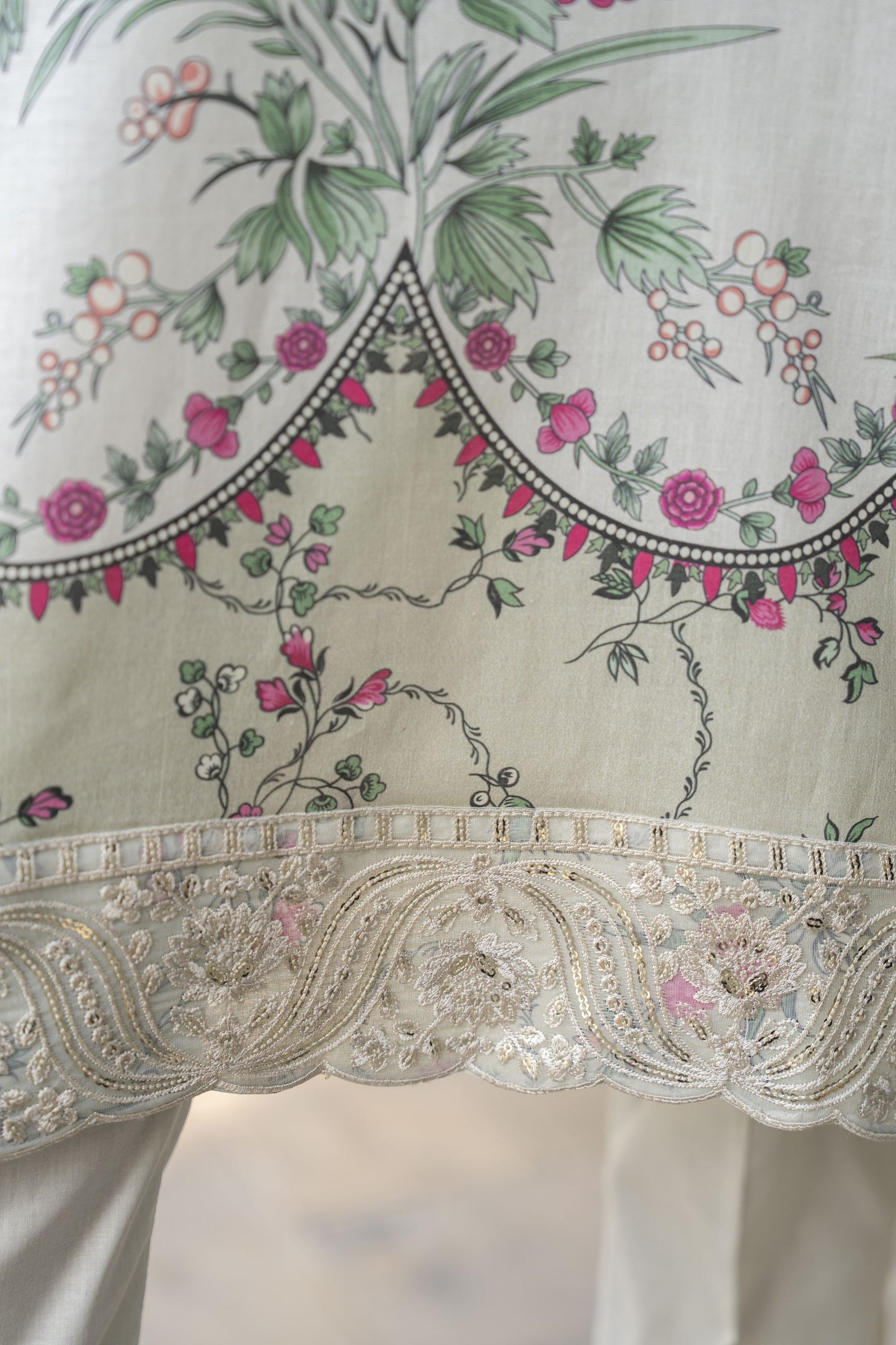 Ivory 3pc Embroidered Lawn Suit | Garmi Ka Jora by Dress Code – GKJ5