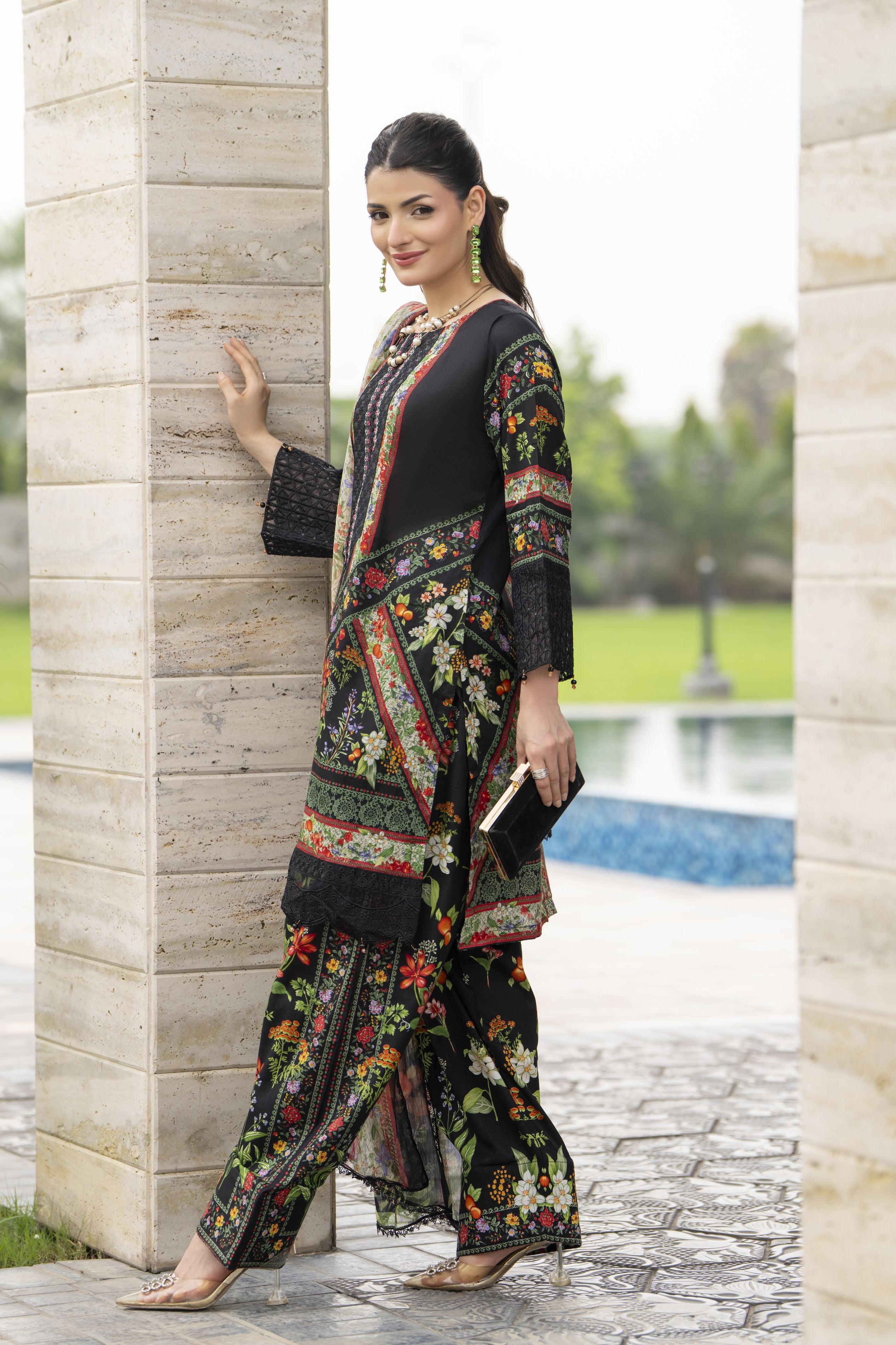 Sakeena Summer Ease – Black 3pc  Lawn Dress with Farshi Shalwar SSE3