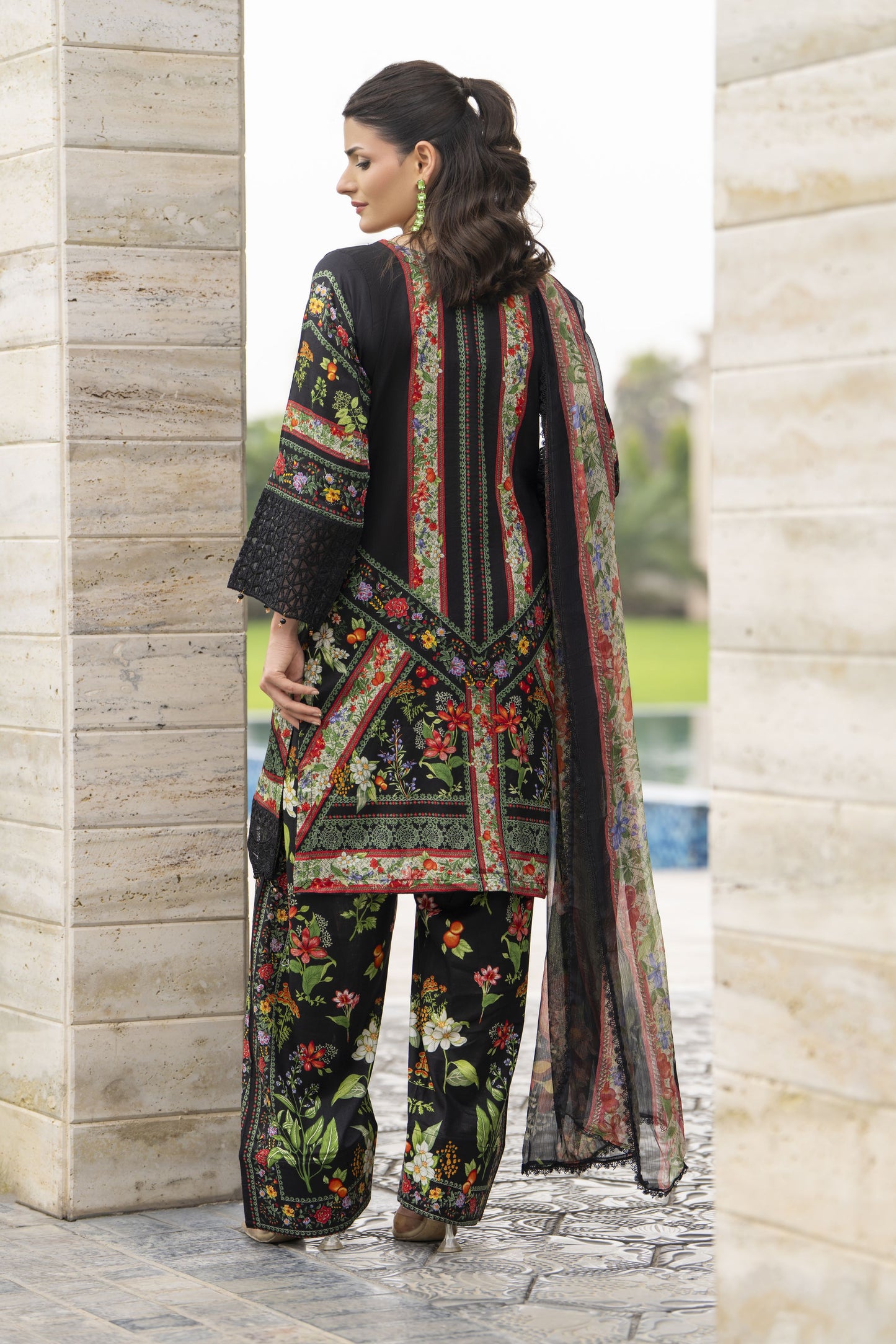 Sakeena Summer Ease – Black 3pc Lawn Dress with Farshi Shalwar SSE3