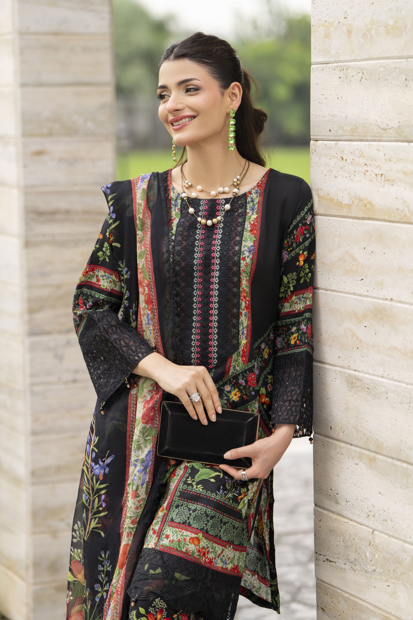 Sakeena Summer Ease – Black 3pc Lawn Dress with Farshi Shalwar SSE3