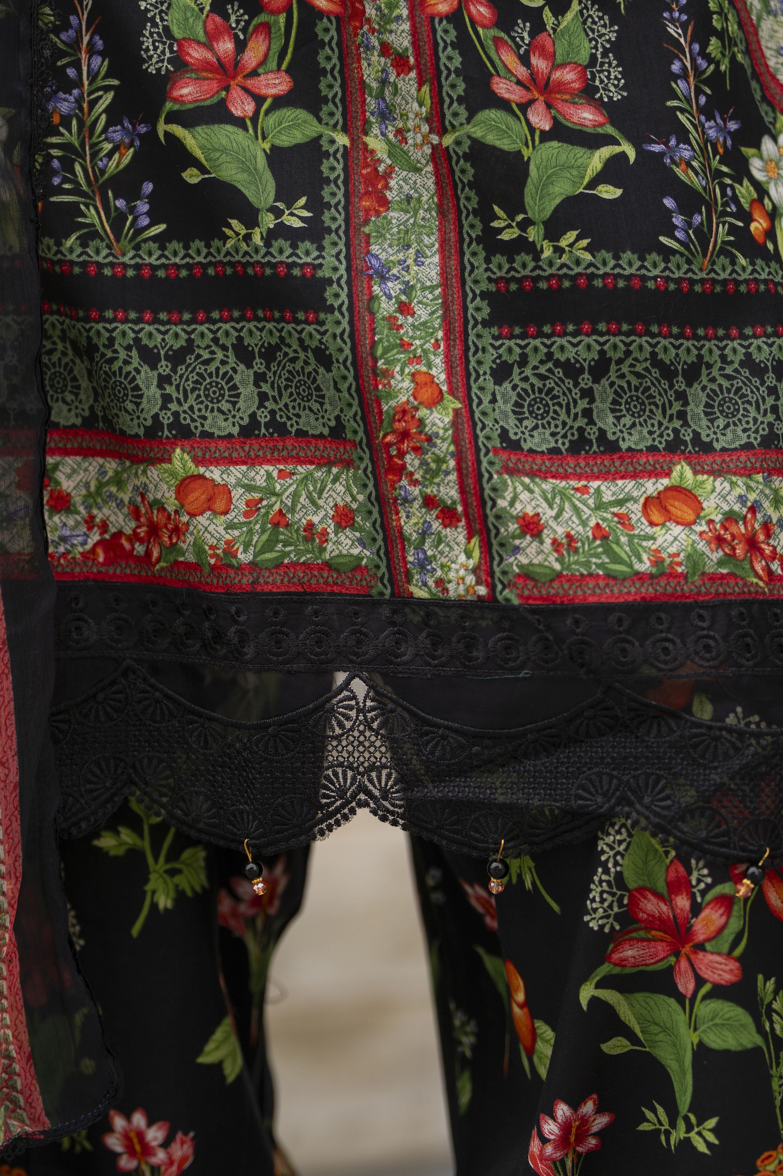 Sakeena Summer Ease – Black 3pc  Lawn Dress with Farshi Shalwar SSE3