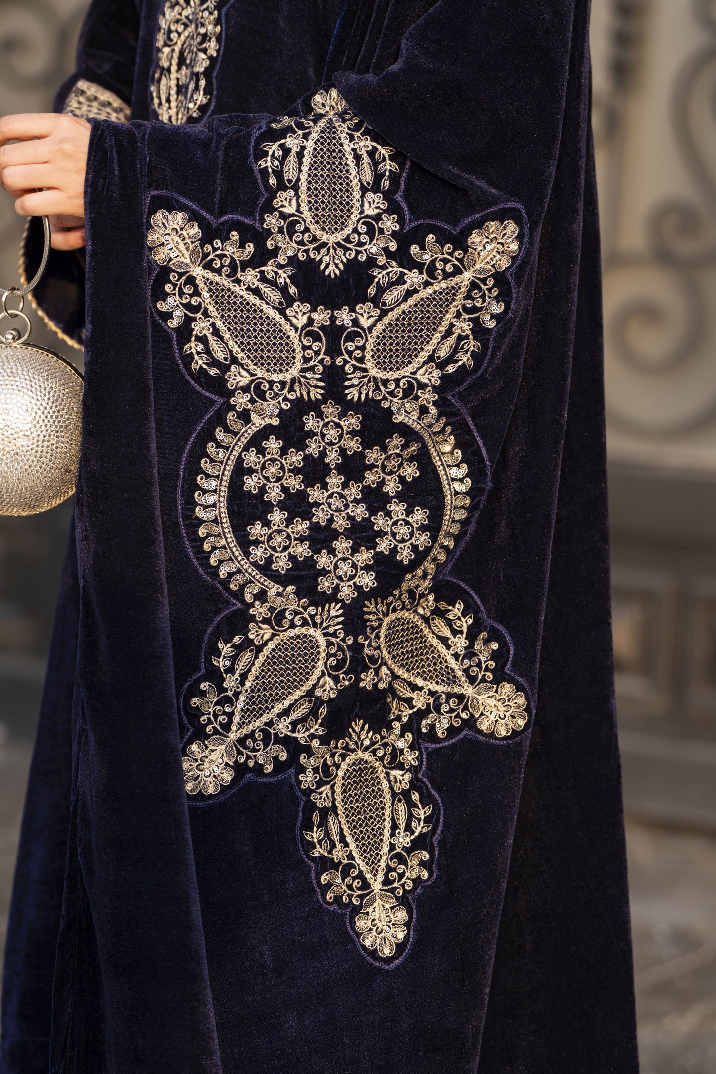 Aleezay KASHMÉ – Navy Blue Velvet 3pc Suit with Velvet Shawl KA6