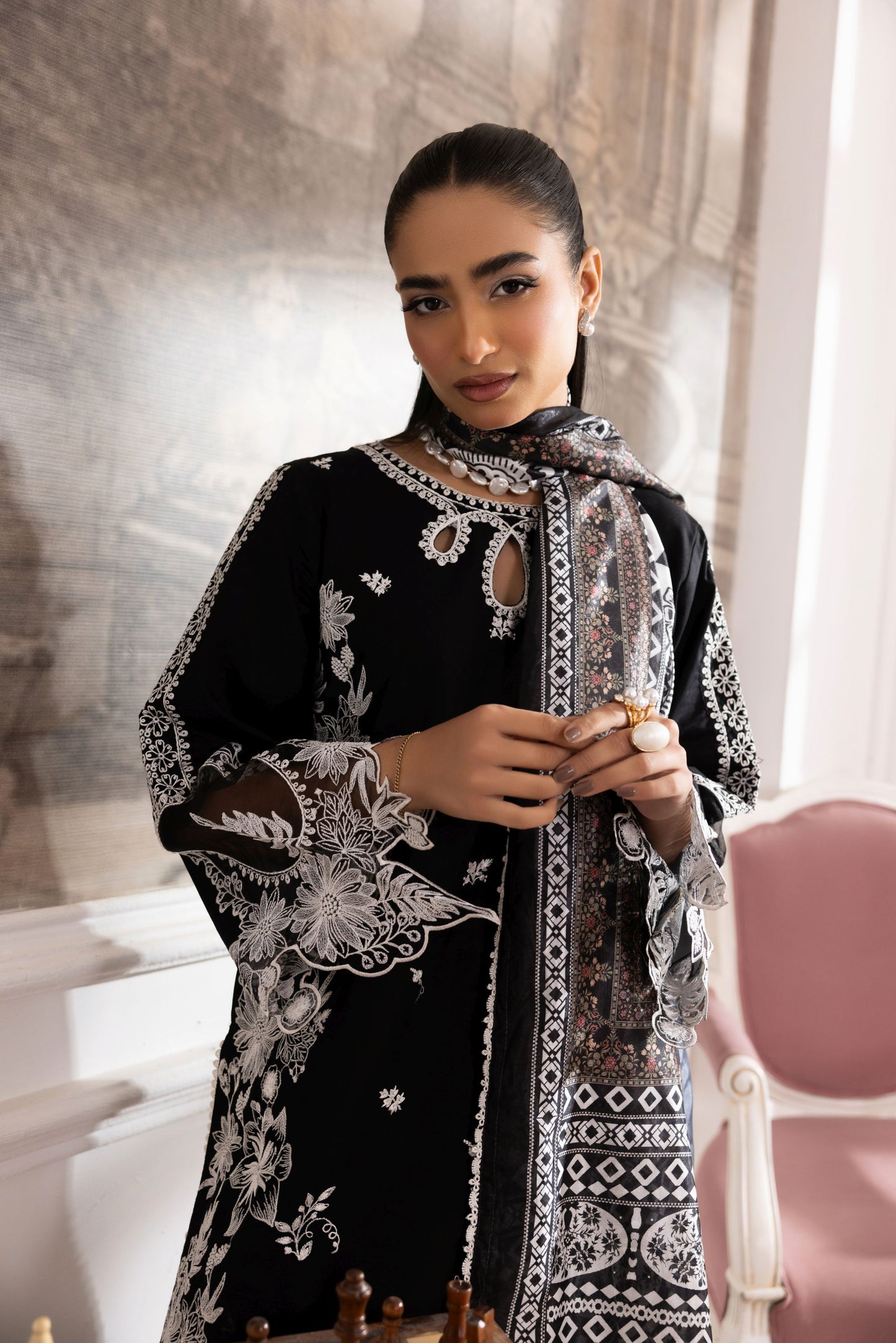 Lawn Breeze by Mohagni – 3pc Ready to Wear Cotton Black Pakistani Suit LMB5