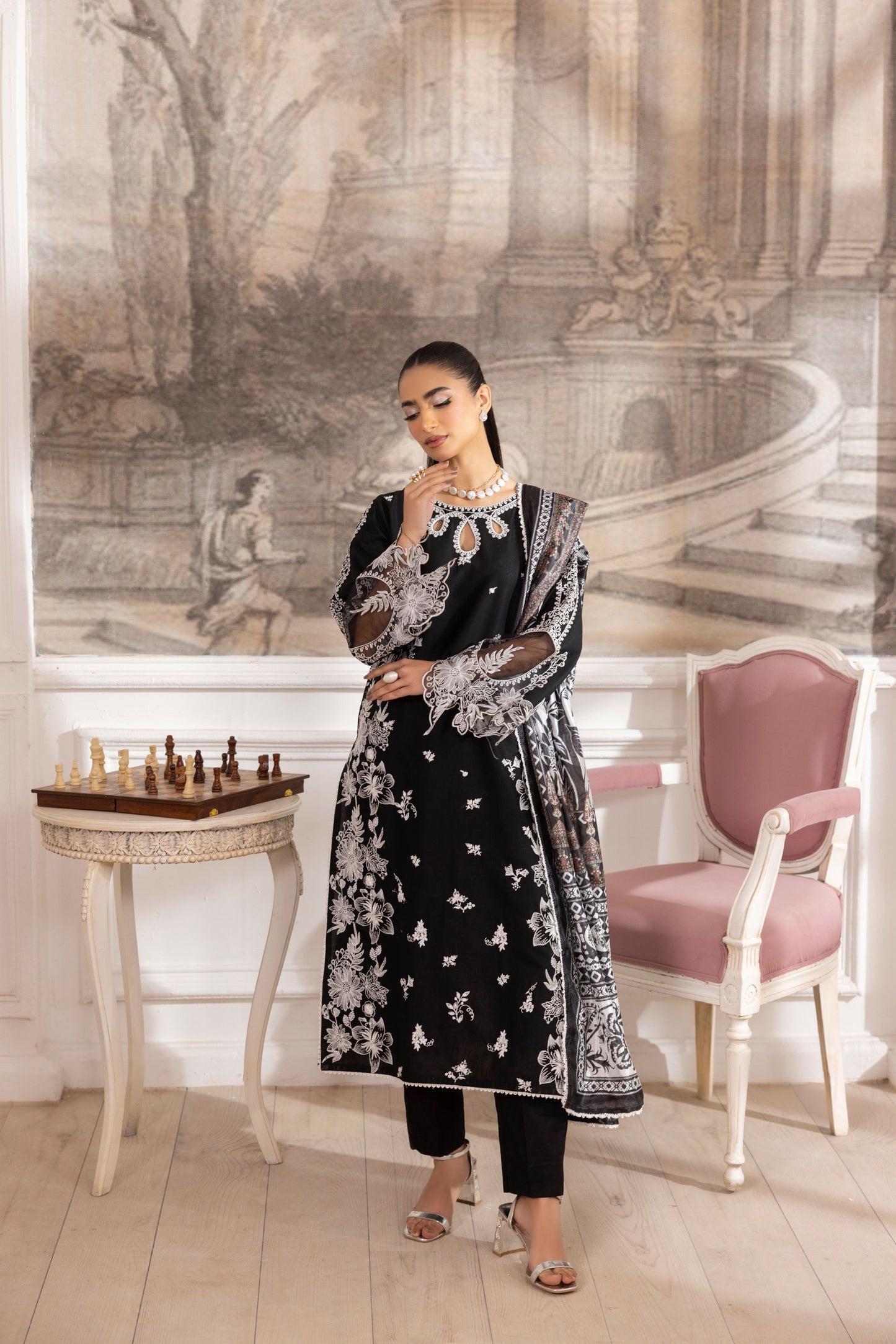 Lawn Breeze by Mohagni – 3pc Ready to Wear Cotton Black Pakistani Suit LMB5