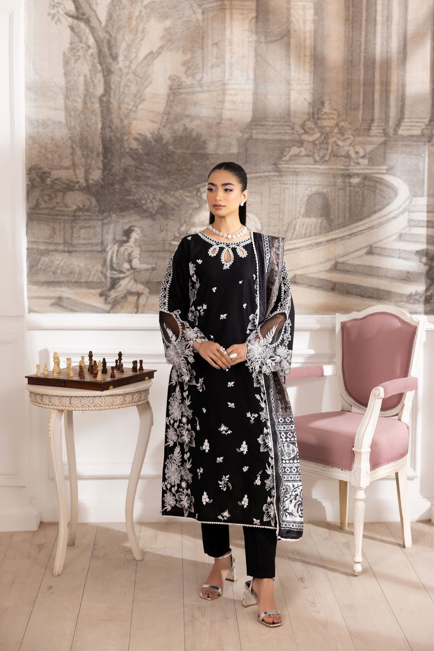 Lawn Breeze by Mohagni – 3pc Ready to Wear Cotton Black Pakistani Suit LMB5