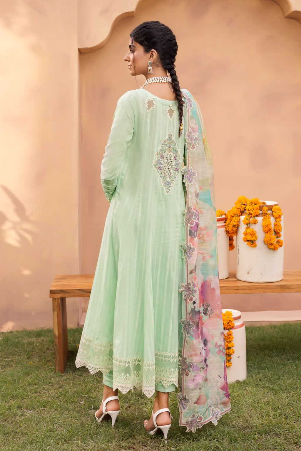 Iznik Aashiaan Festive Lawn Ruhee 02